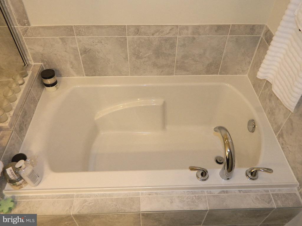 TANYARD COVE NORTH - Residential Lease