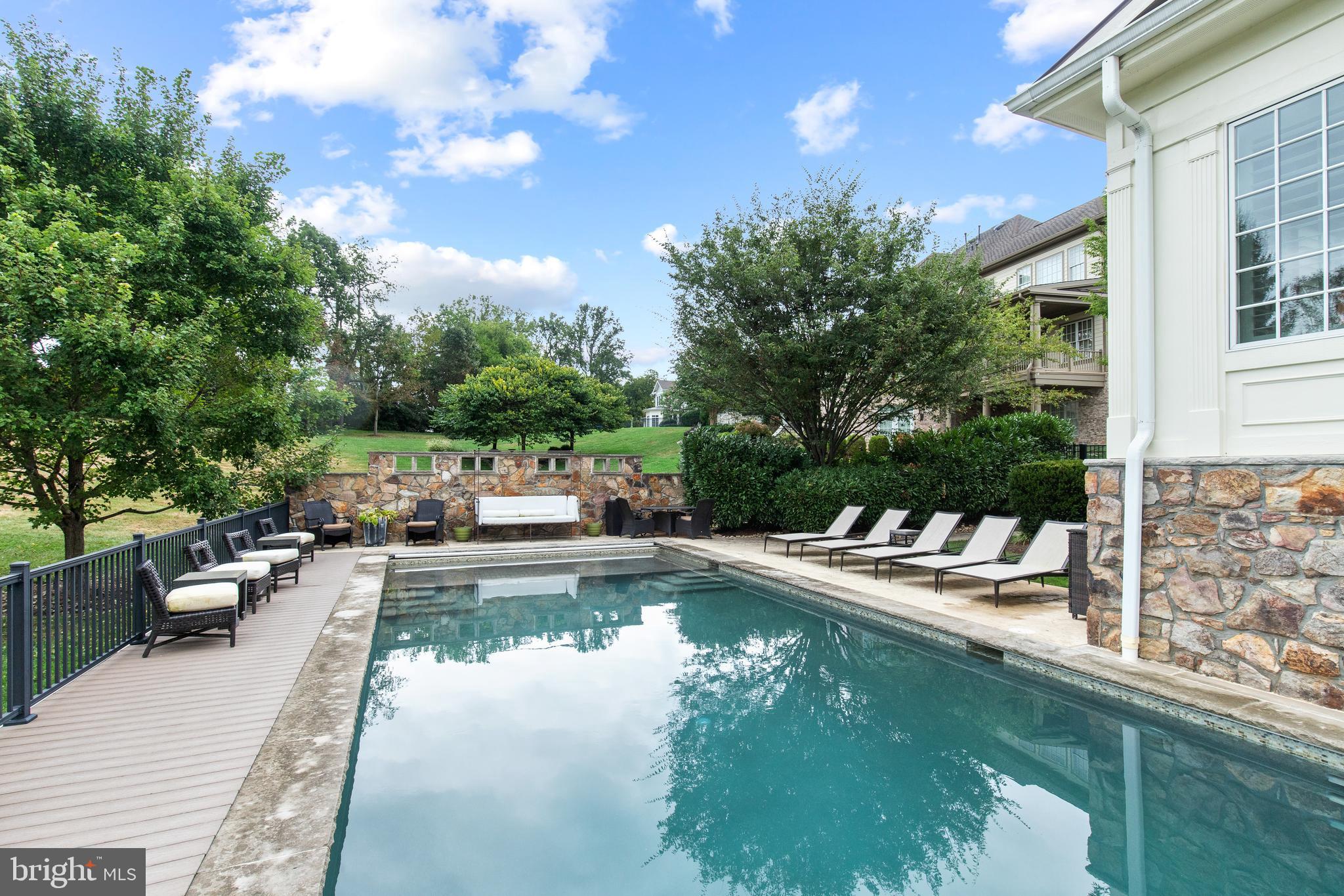 RIVERWOOD - Residential