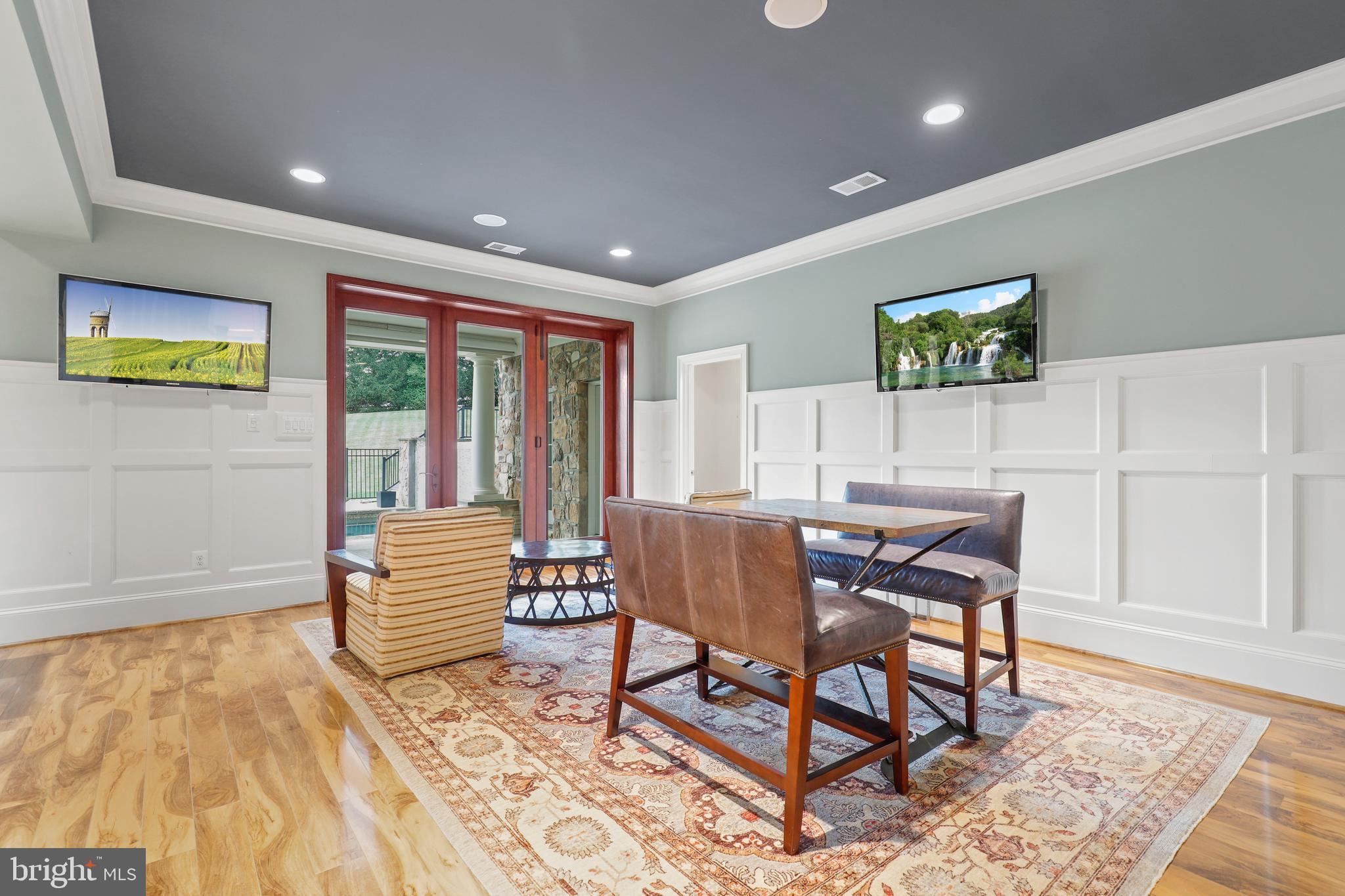 RIVERWOOD - Residential