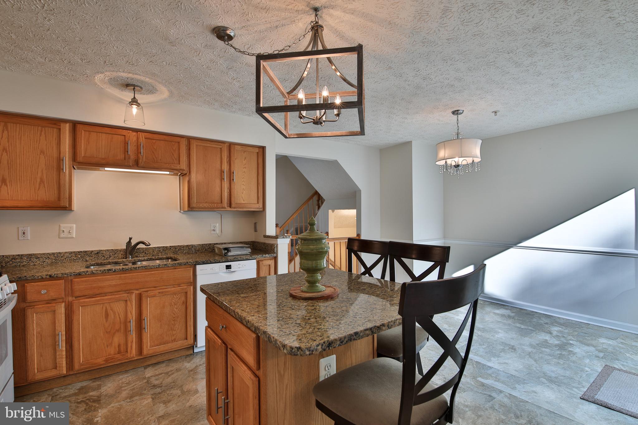 1009 JEANETT WAY