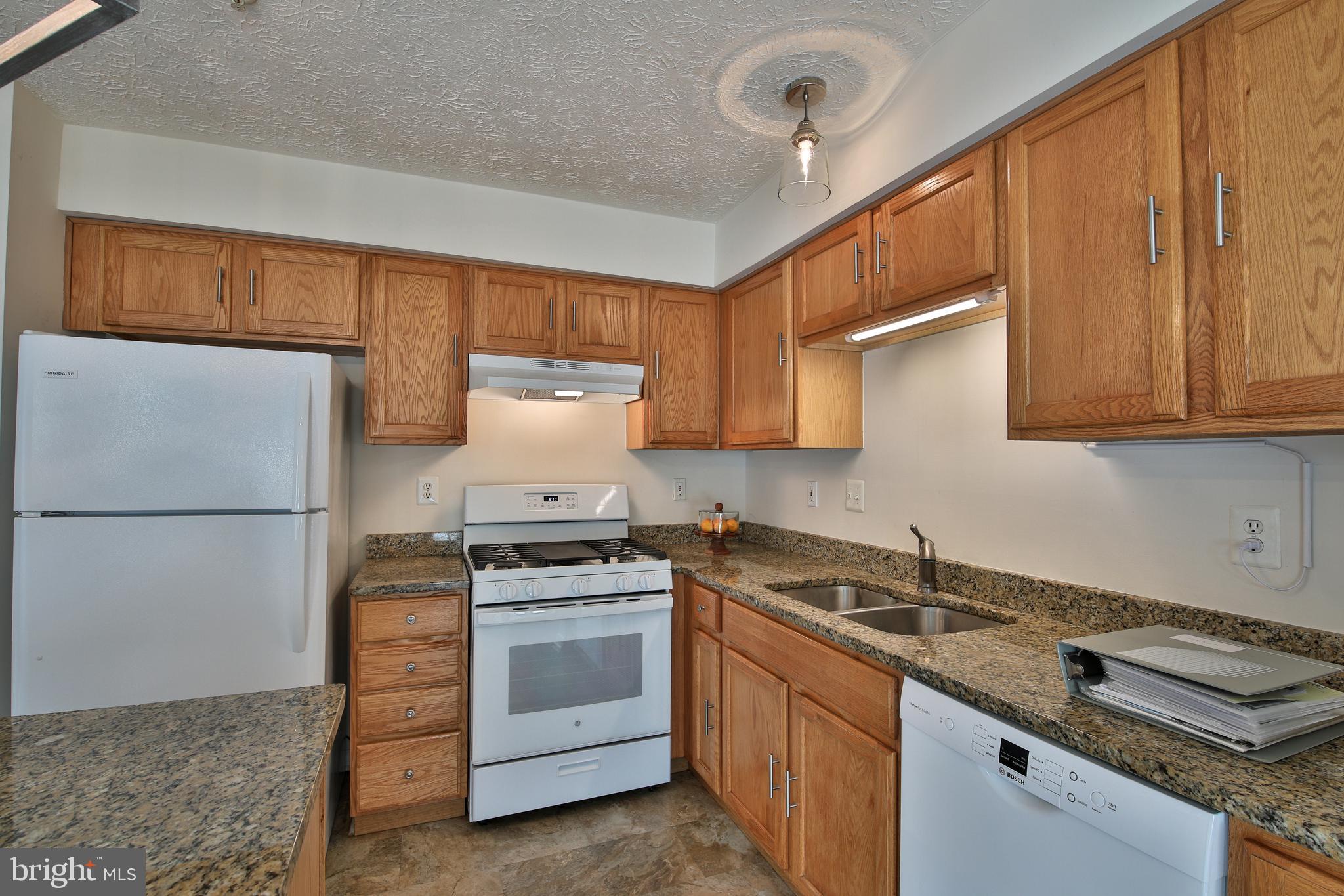 1009 JEANETT WAY