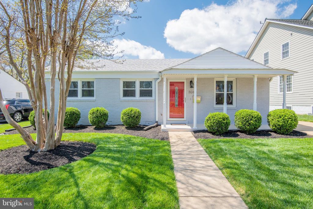 Photo of 804 N Florida Street, ARLINGTON, VA 22205 (MLS # VAAR2071832)