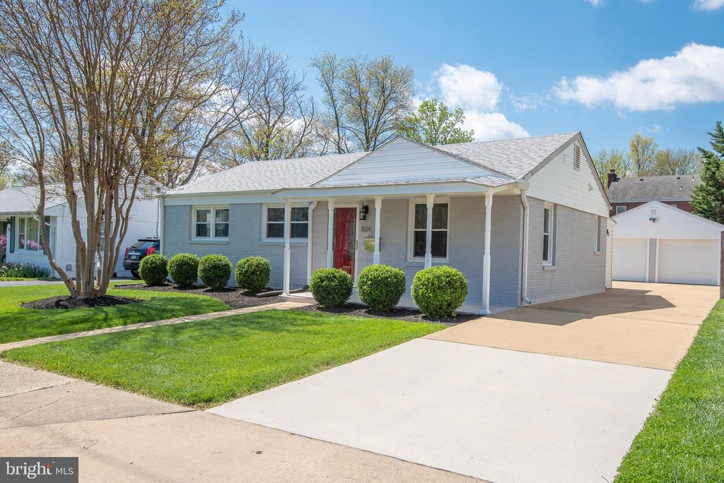 Photo of 804 N Florida Street, ARLINGTON, VA 22205 (MLS # VAAR2071832)