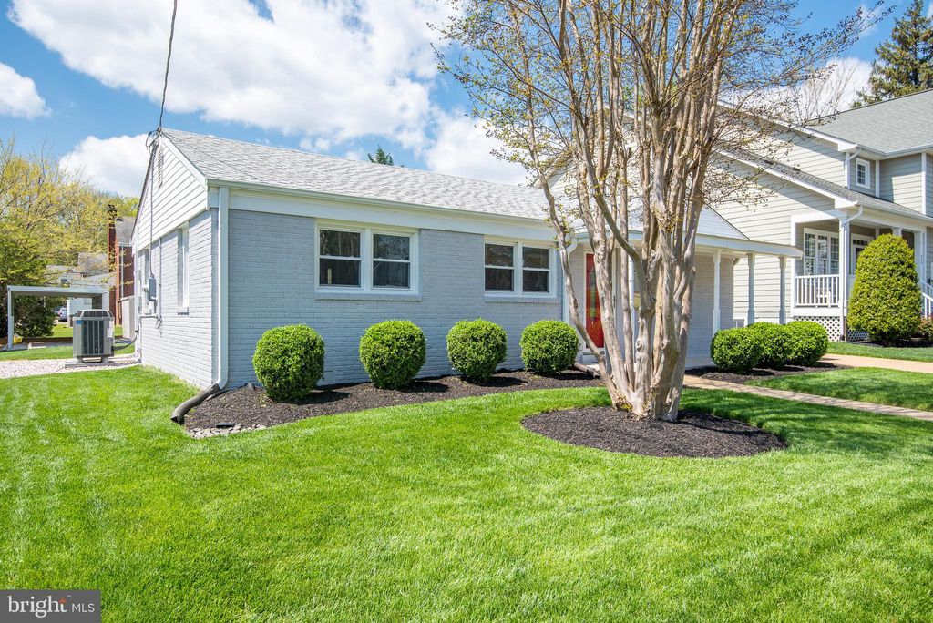 Photo of 804 N Florida Street, ARLINGTON, VA 22205 (MLS # VAAR2071832)