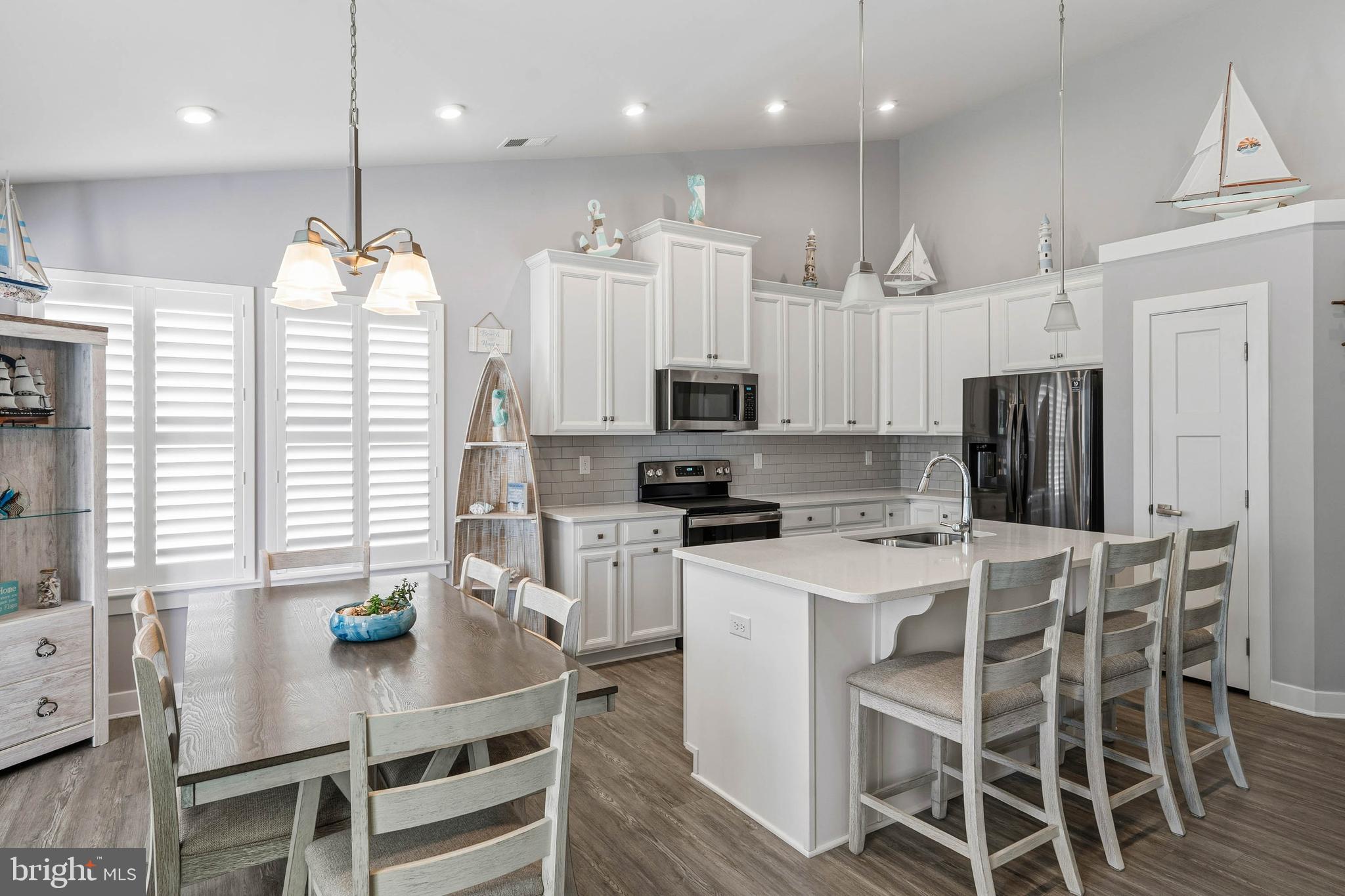 SWANN COVE WEST - Residential