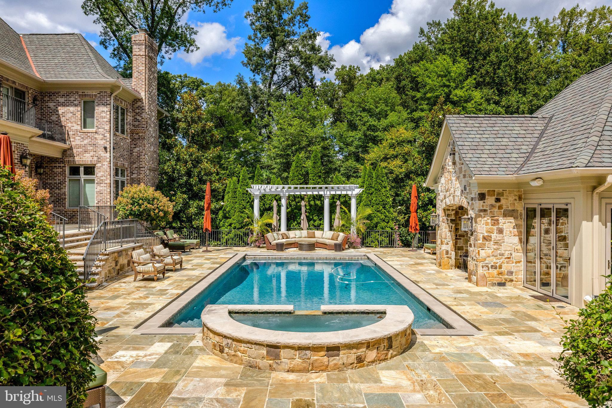 WOODSIDE ESTATES - Residential