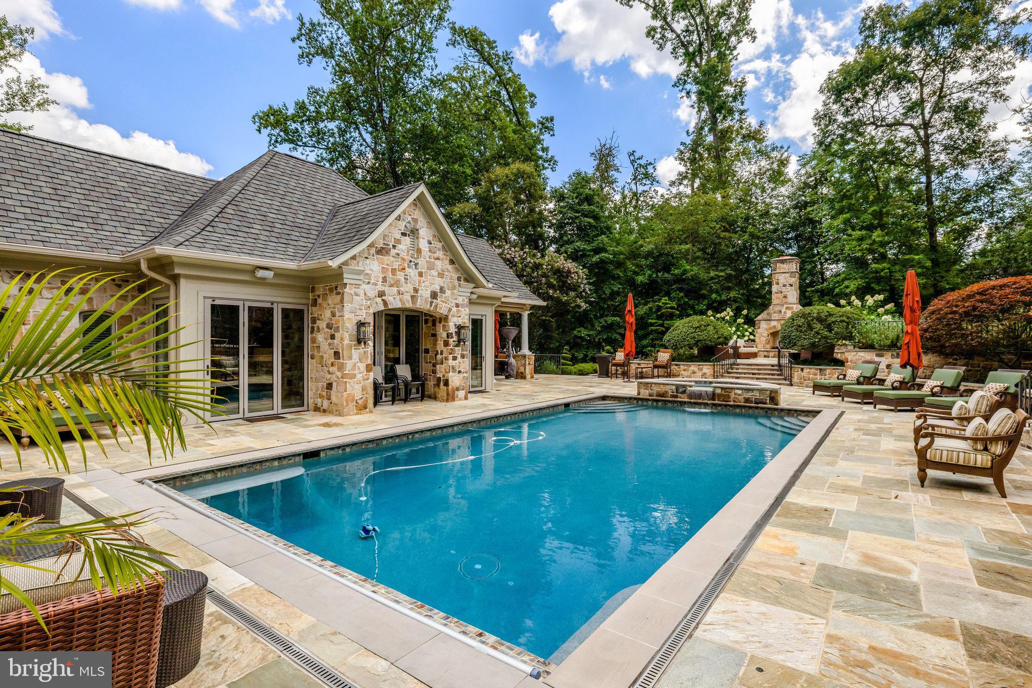 WOODSIDE ESTATES - Residential