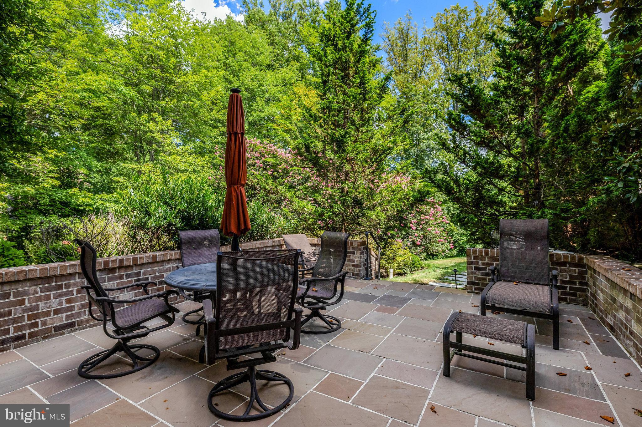 WOODSIDE ESTATES - Residential