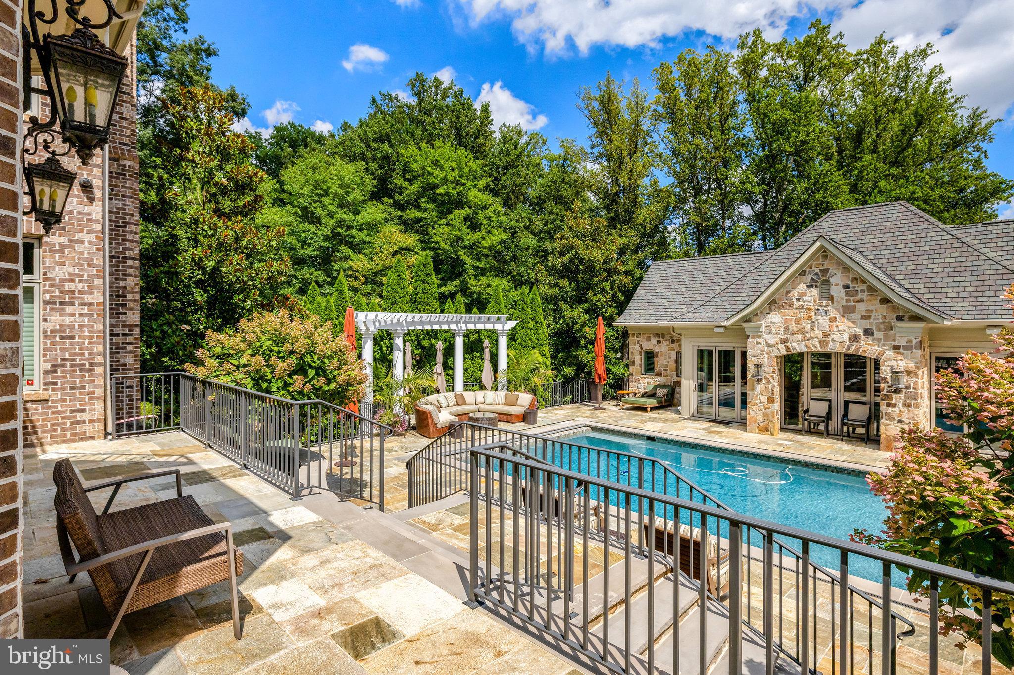 WOODSIDE ESTATES - Residential