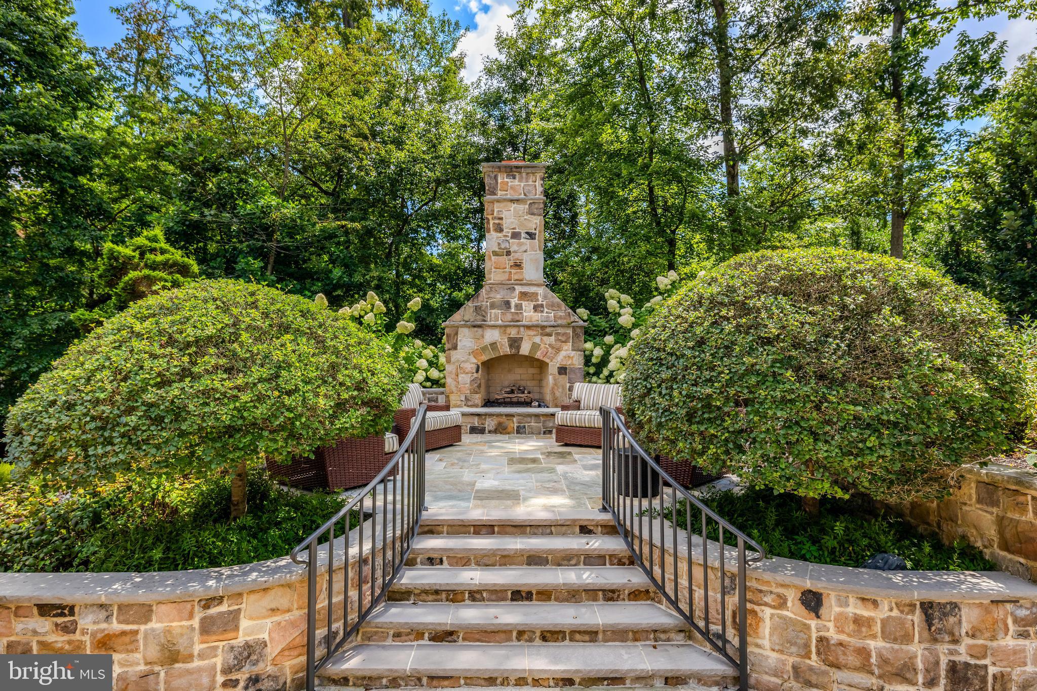 WOODSIDE ESTATES - Residential