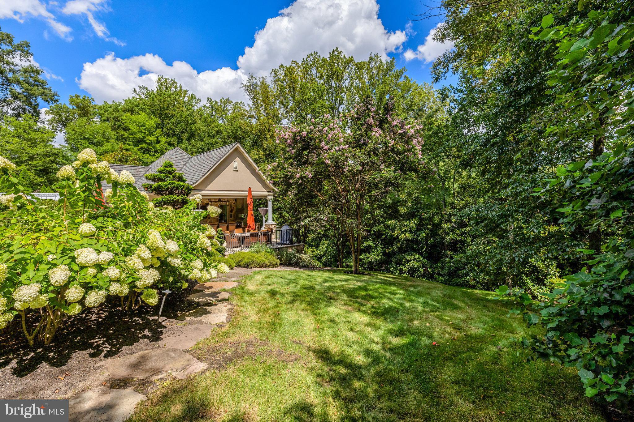 WOODSIDE ESTATES - Residential