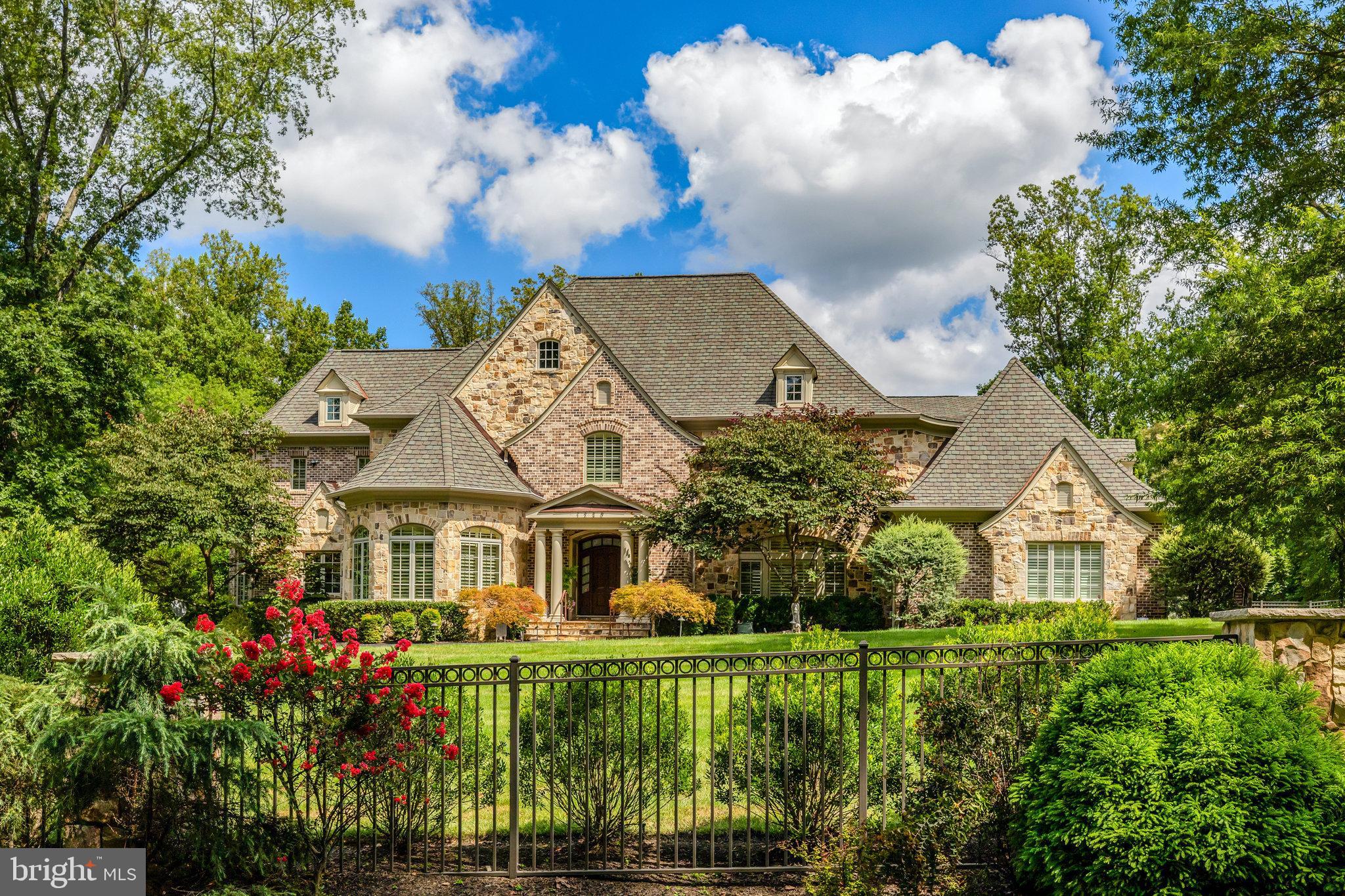 WOODSIDE ESTATES - Residential