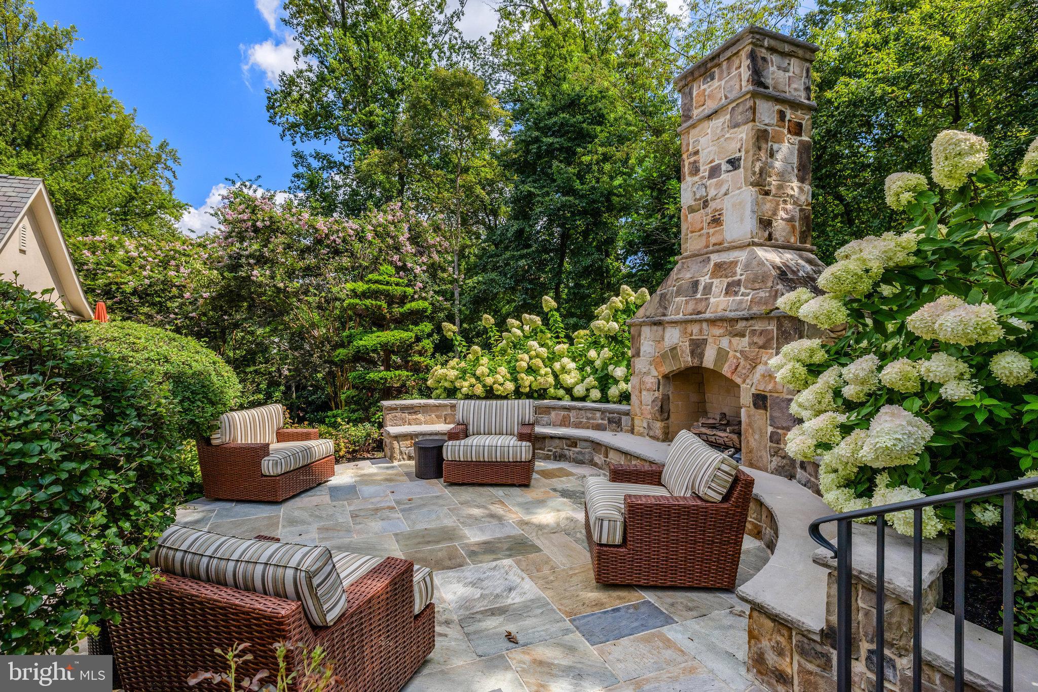 WOODSIDE ESTATES - Residential