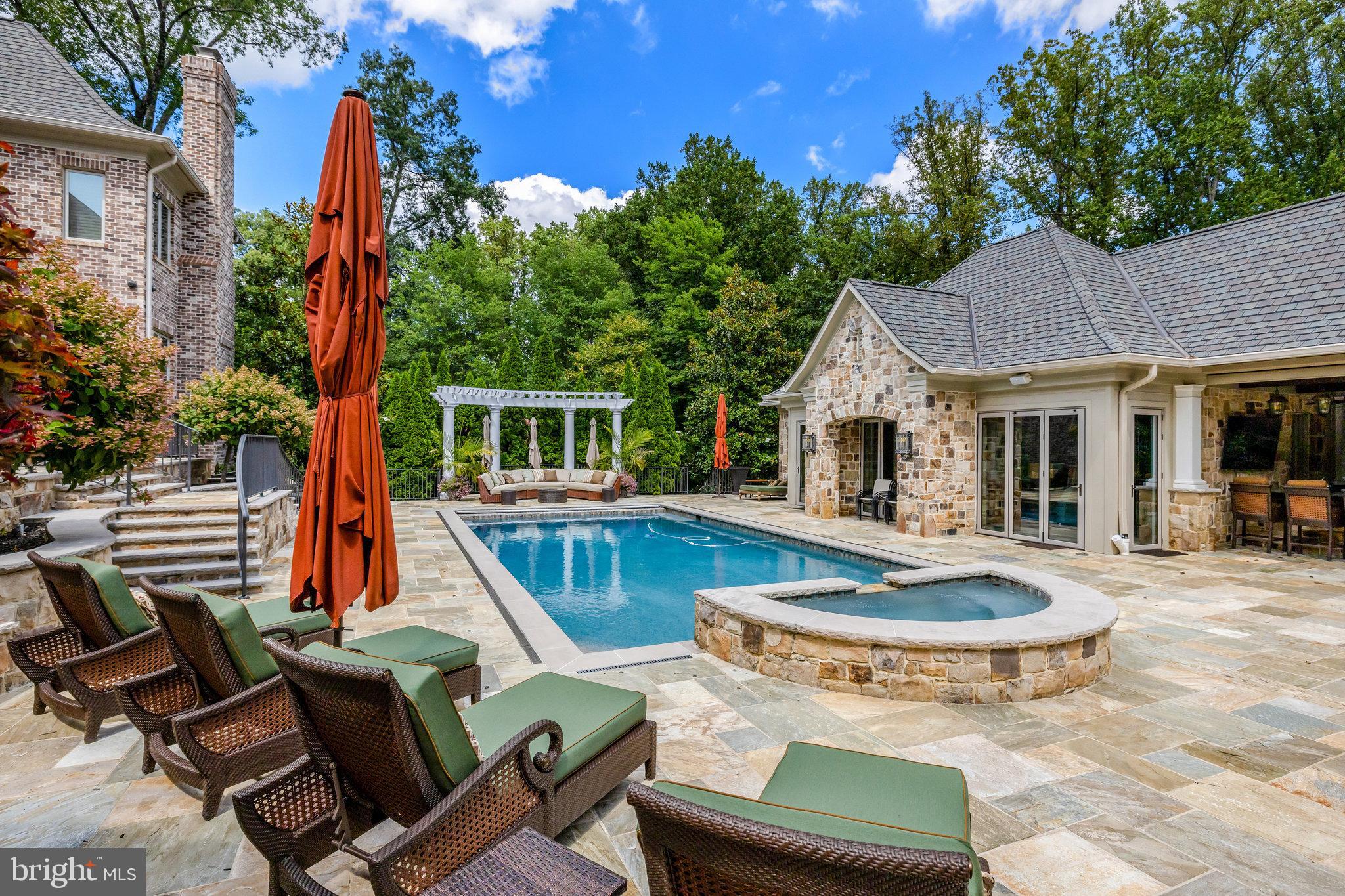 WOODSIDE ESTATES - Residential