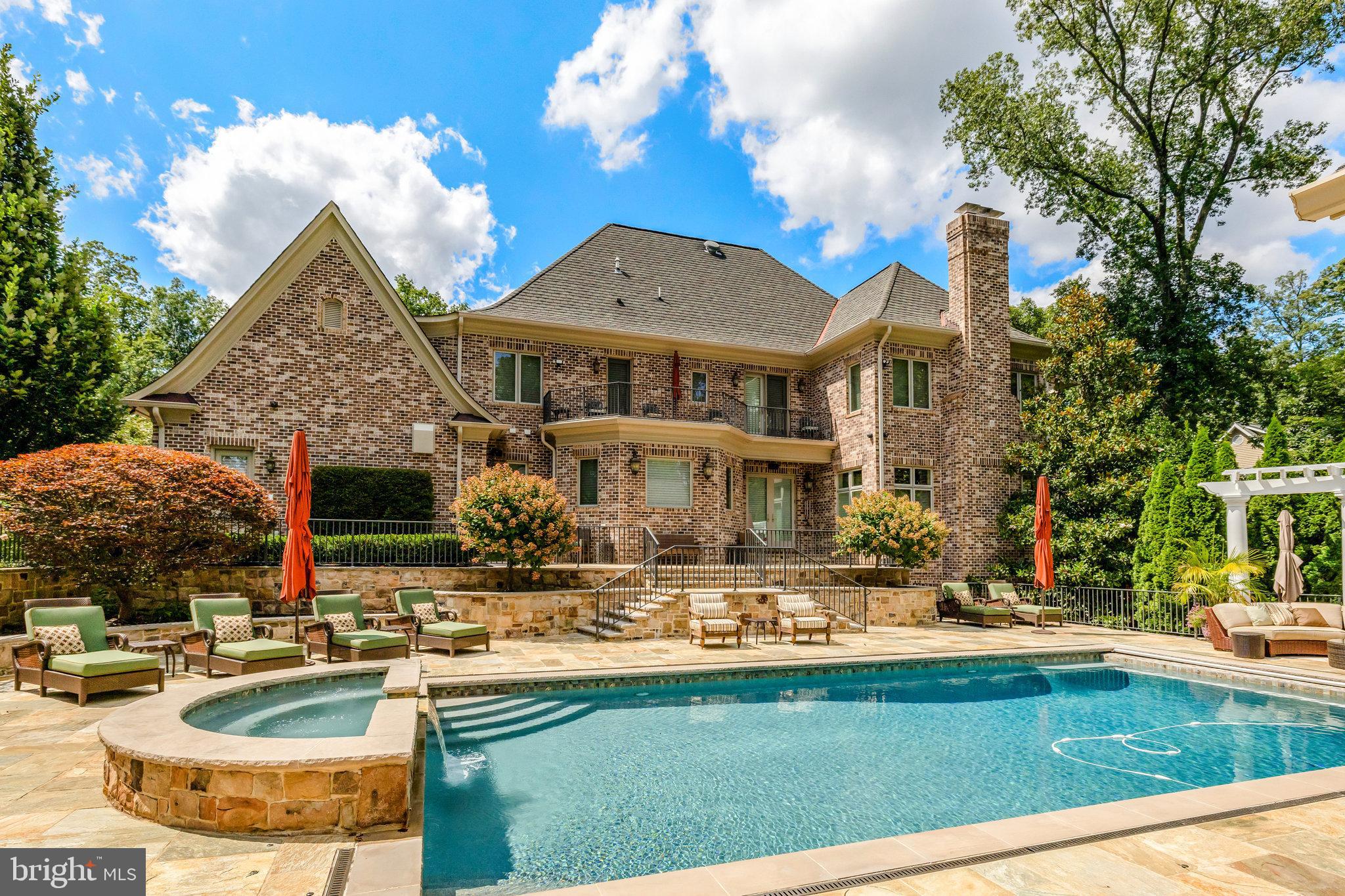 WOODSIDE ESTATES - Residential