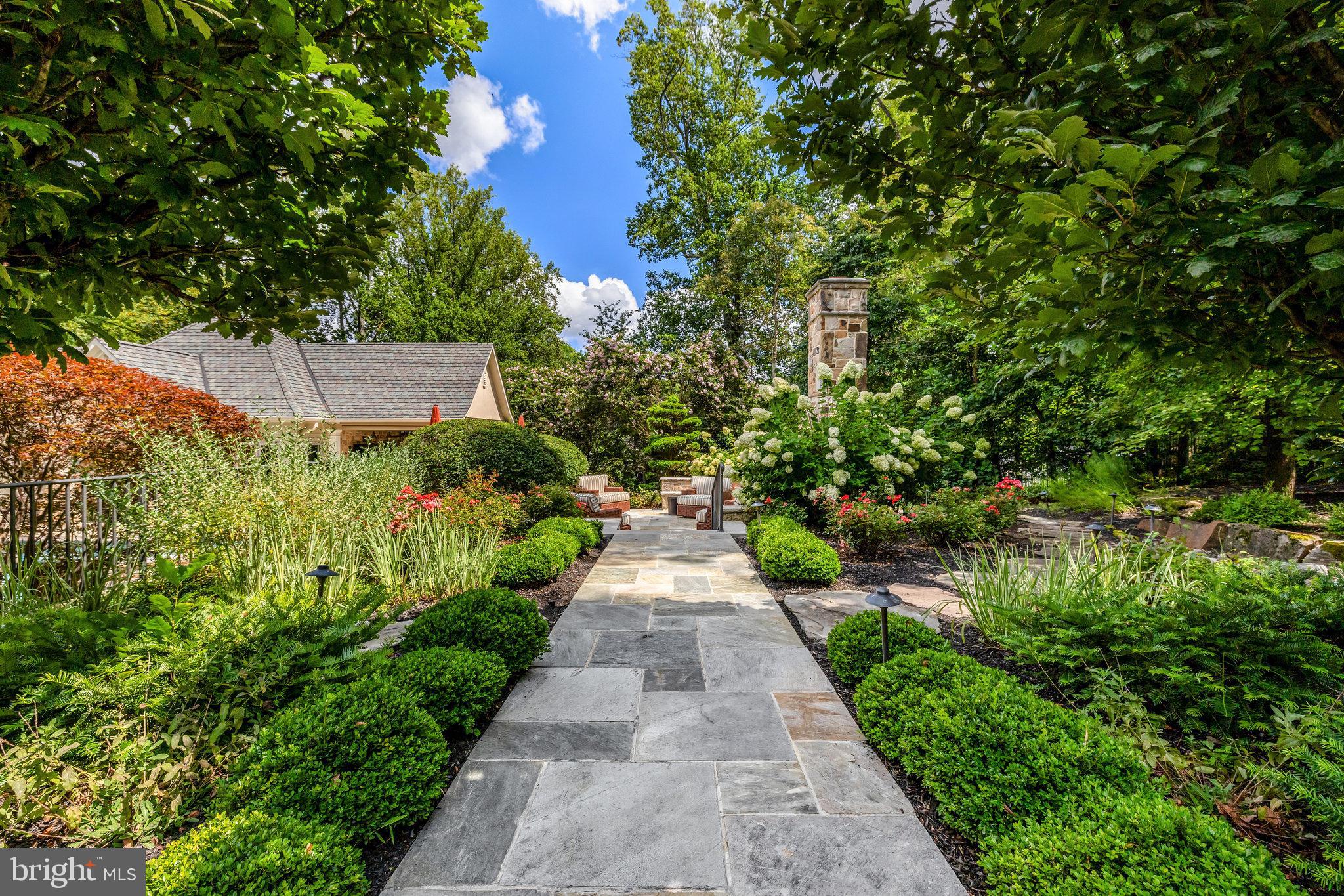 WOODSIDE ESTATES - Residential