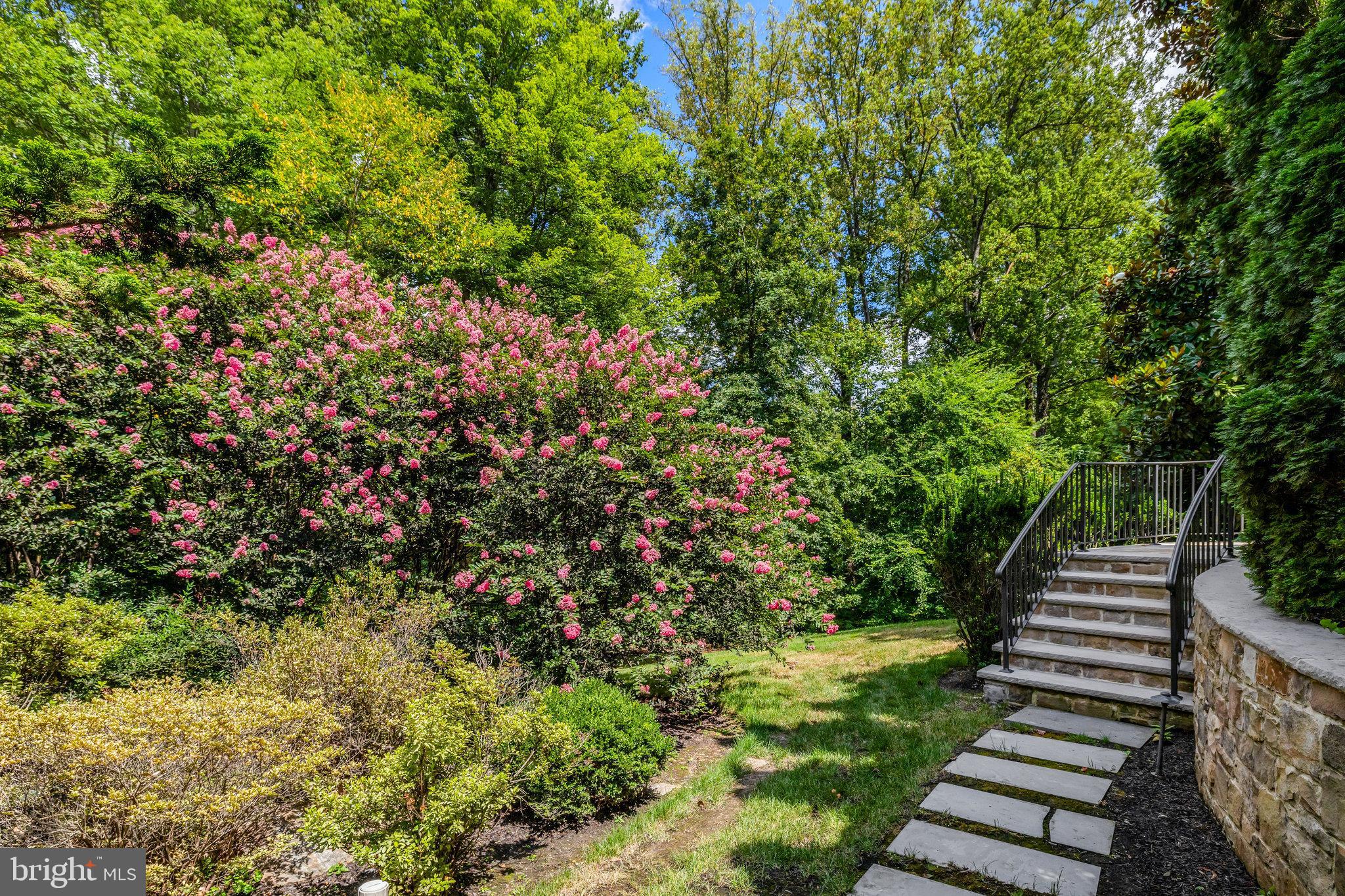 WOODSIDE ESTATES - Residential