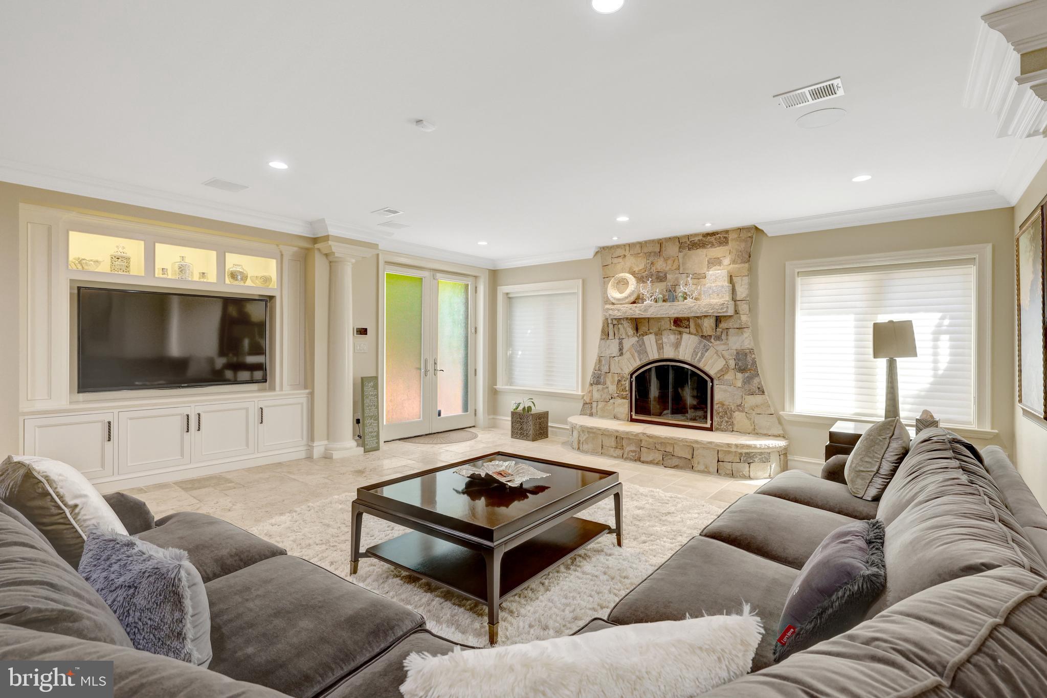 WOODSIDE ESTATES - Residential