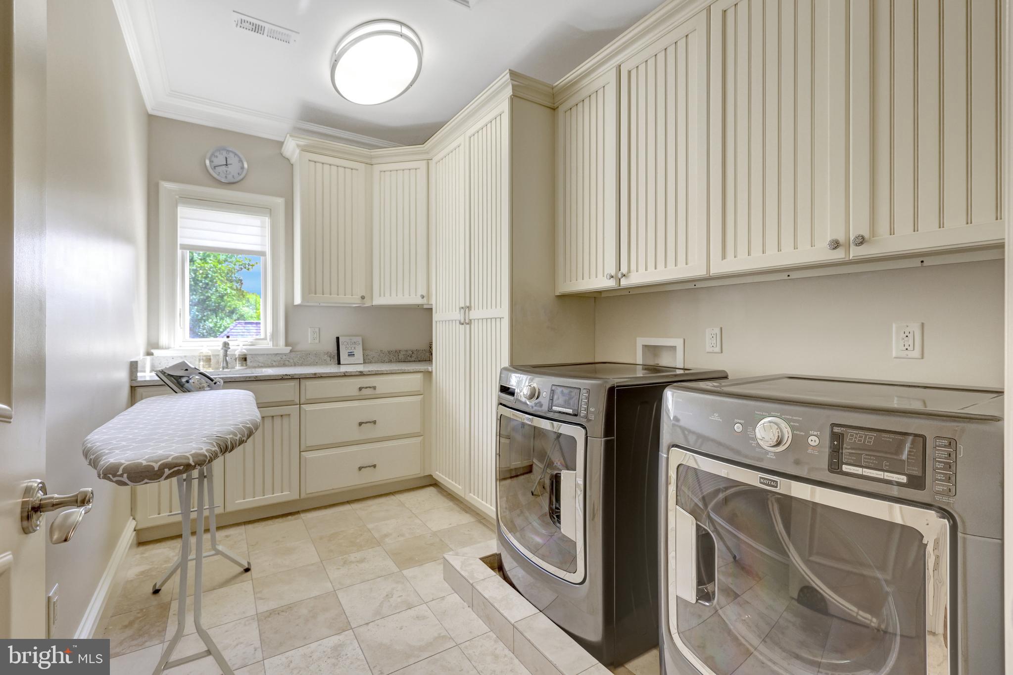 WOODSIDE ESTATES - Residential