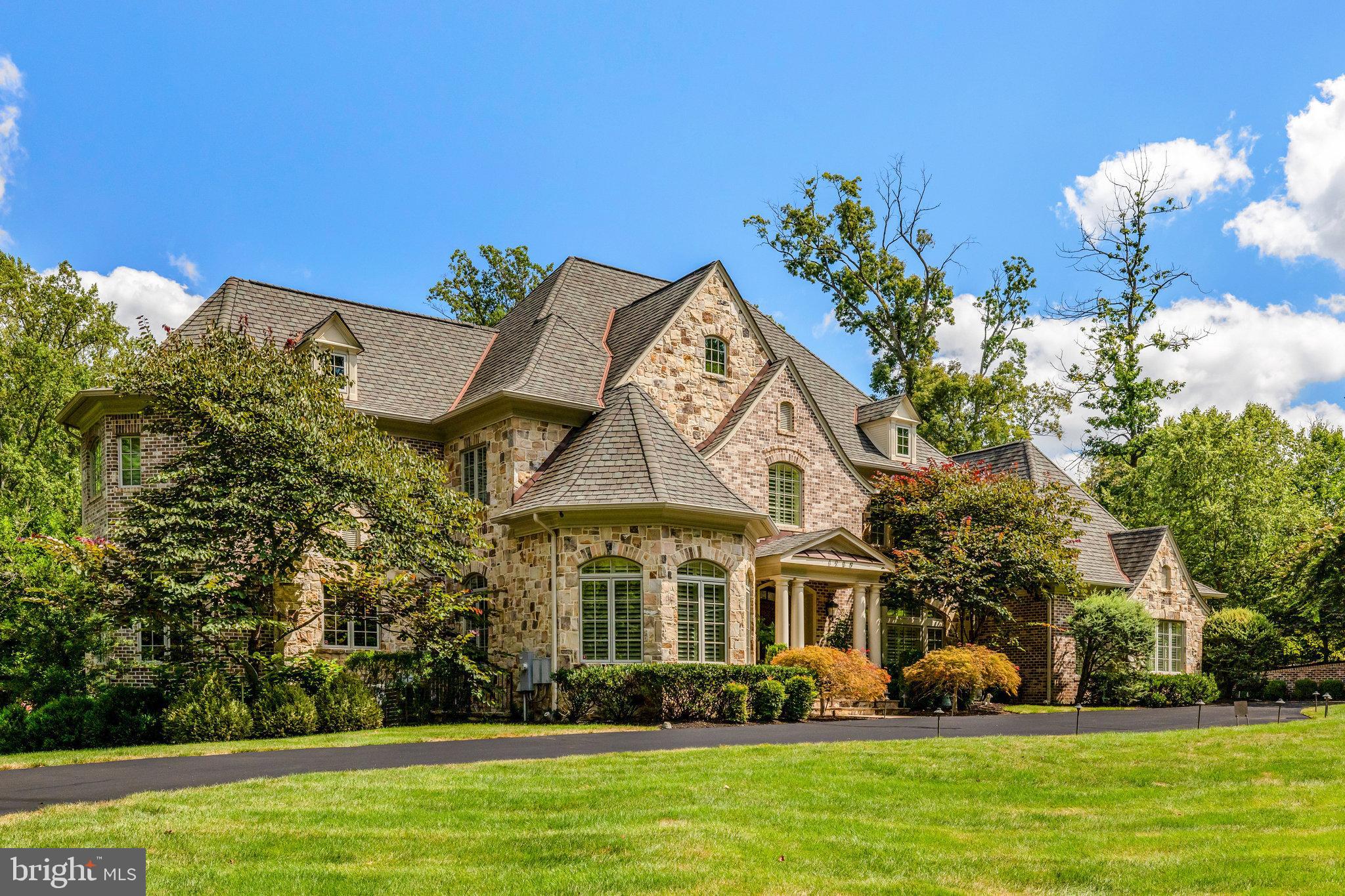 WOODSIDE ESTATES - Residential