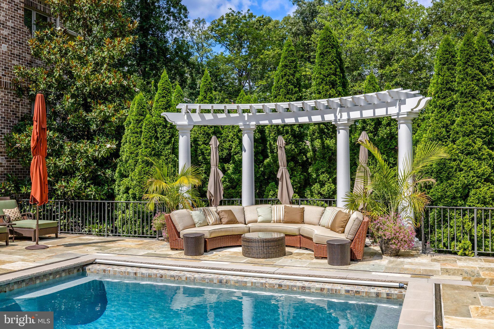 WOODSIDE ESTATES - Residential