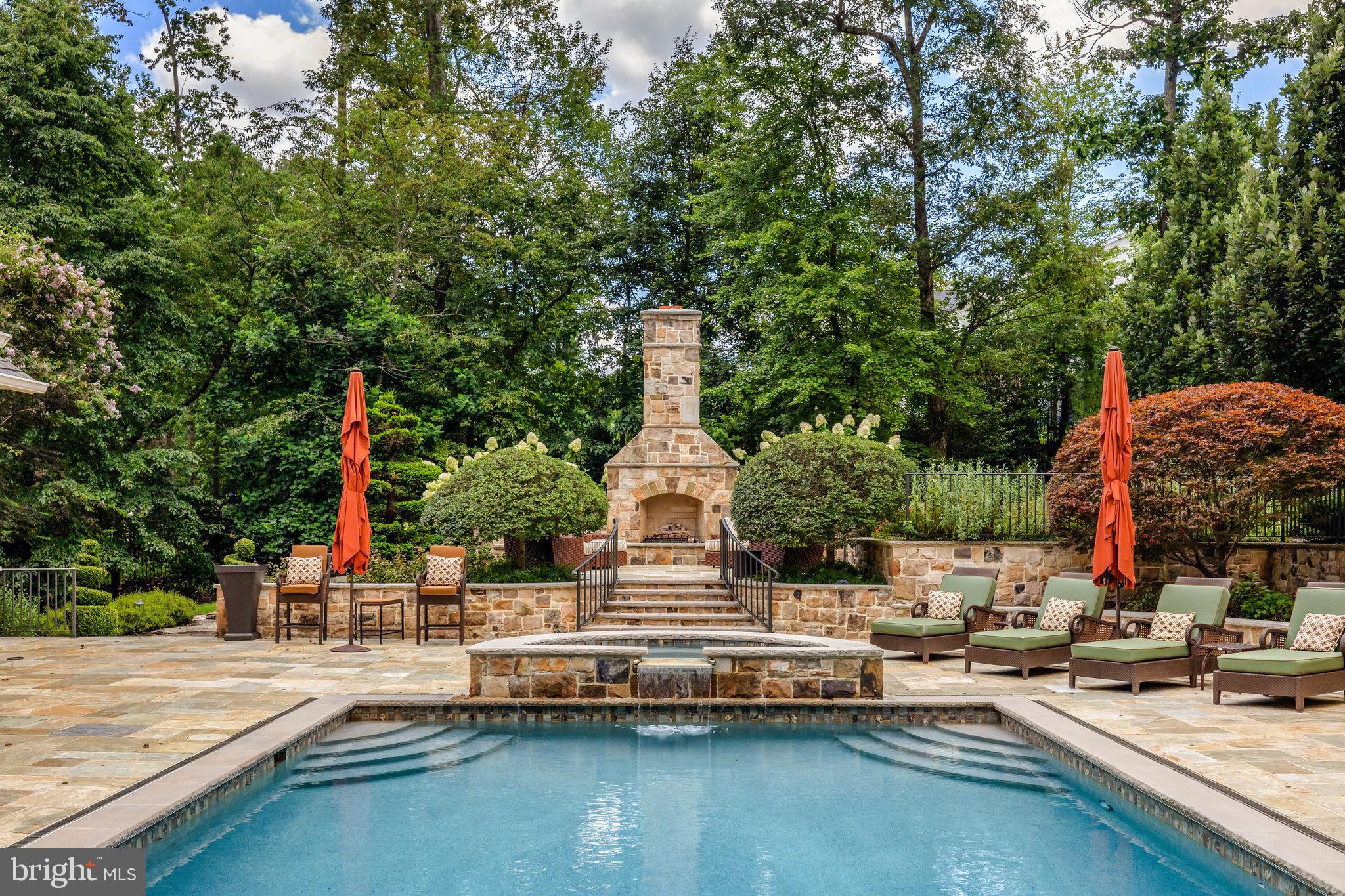 WOODSIDE ESTATES - Residential