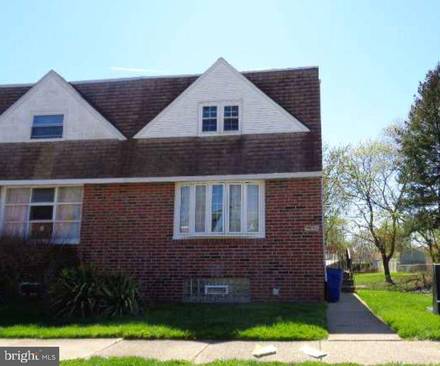 Great Opportunity to own this twin-style home oozing with potential. This home was built in 1960 and features 3 bedrooms and 1.1 bathrooms, with plenty of living space. ***SPECIAL NOTES: (1) This is a CASH ONLY transaction. (2) Seller to pay Taxes, HOA, and Municipal/Utility Liens. (3) Please read the Auction disclaimers carefully before placing a bid or submitting an offer. ***