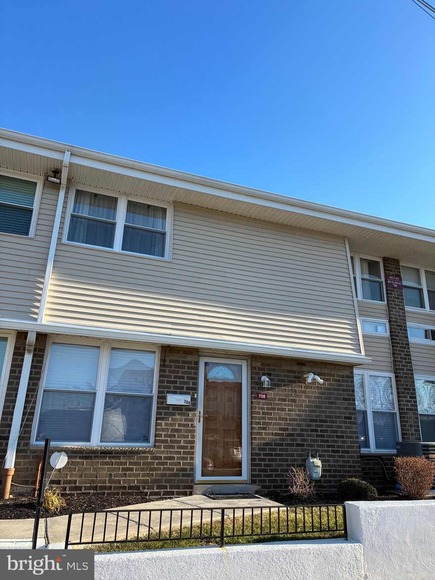 Recently renovated 2 bed, 1.5 bath condo in excellent condition! Perfect for owner‑occupants or investors. Currently tenant‑occupied at $1,800/month, with lease ending in August, offering flexibility to move in or continue as an income property. Modern updates, turnkey condition, and located in a well‑maintained community.