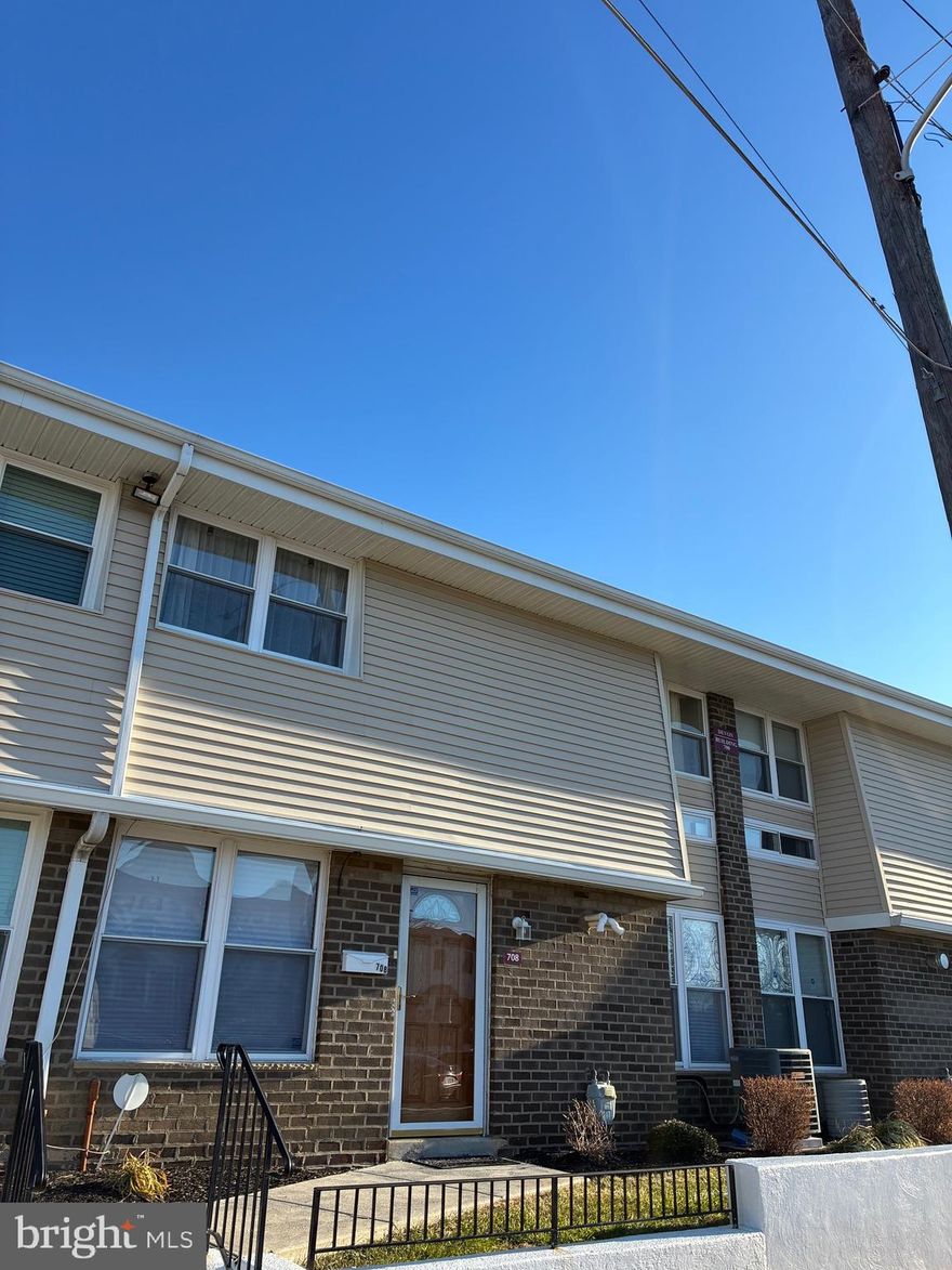 Recently renovated 2 bed, 1.5 bath condo in excellent condition! Perfect for owner‑occupants or investors. Currently tenant‑occupied at $1,800/month, with lease ending in August, offering flexibility to move in or continue as an income property. Modern updates, turnkey condition, and located in a well‑maintained community.