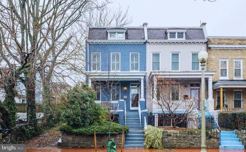 304 12TH STREET NE WASHINGTON DC 20002