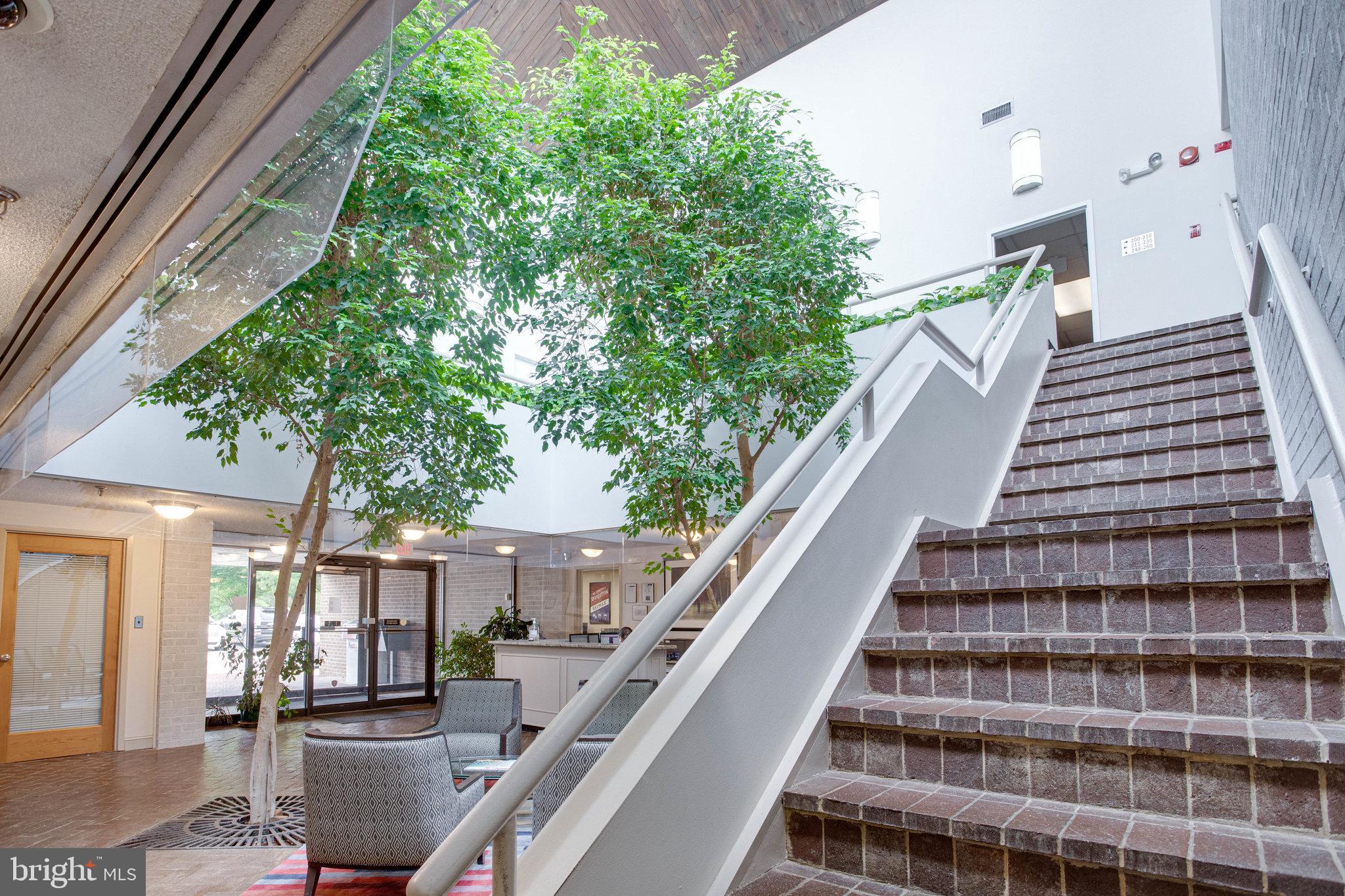 5641 BURKE CENTRE