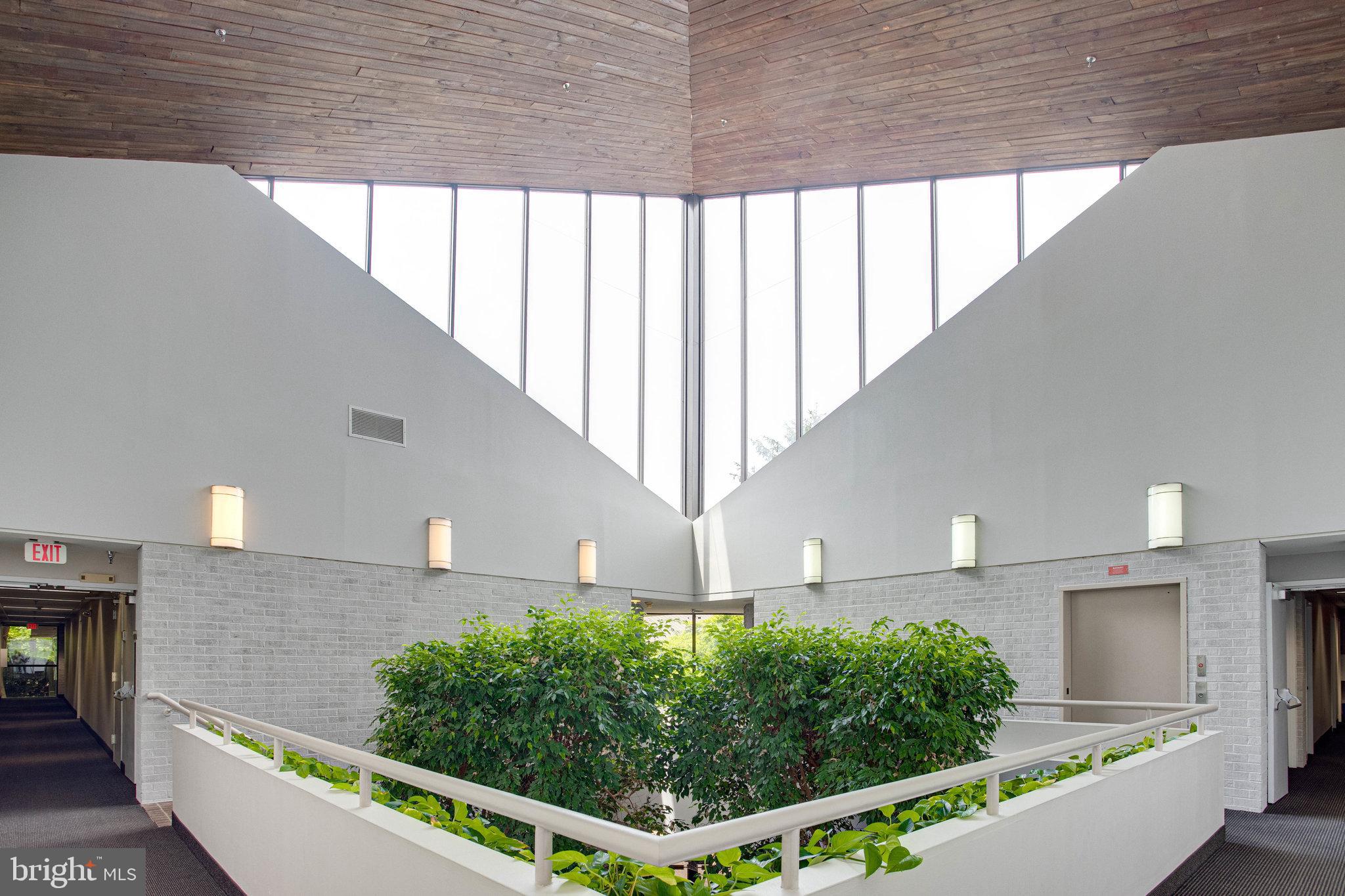 5641 BURKE CENTRE