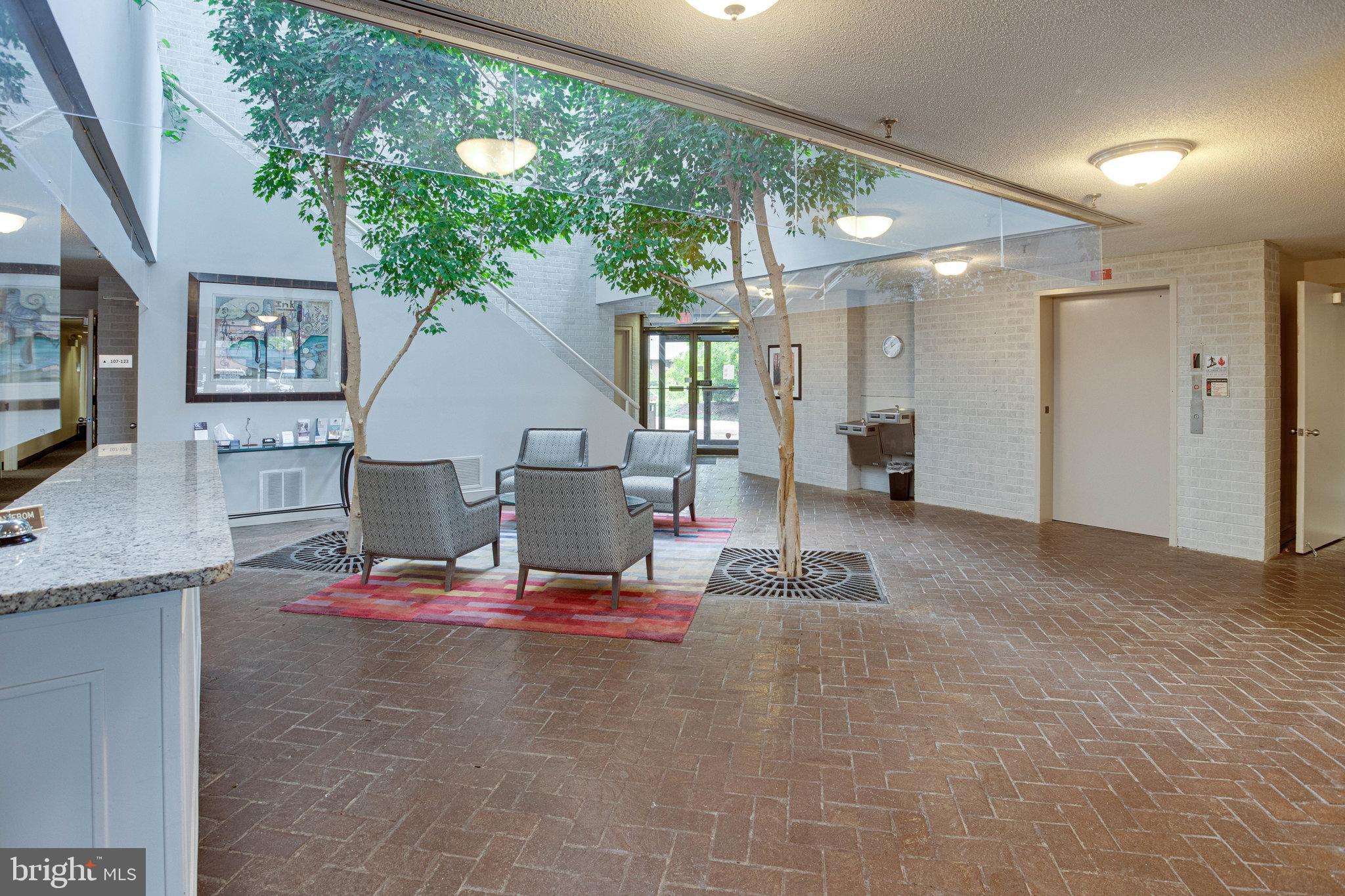 5641 BURKE CENTRE