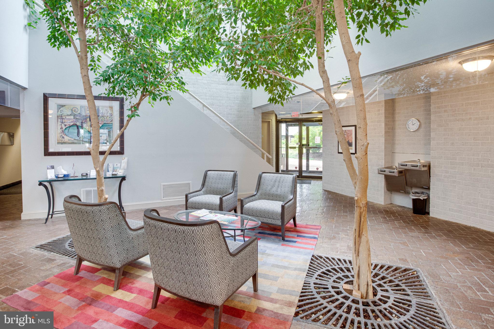 5641 BURKE CENTRE