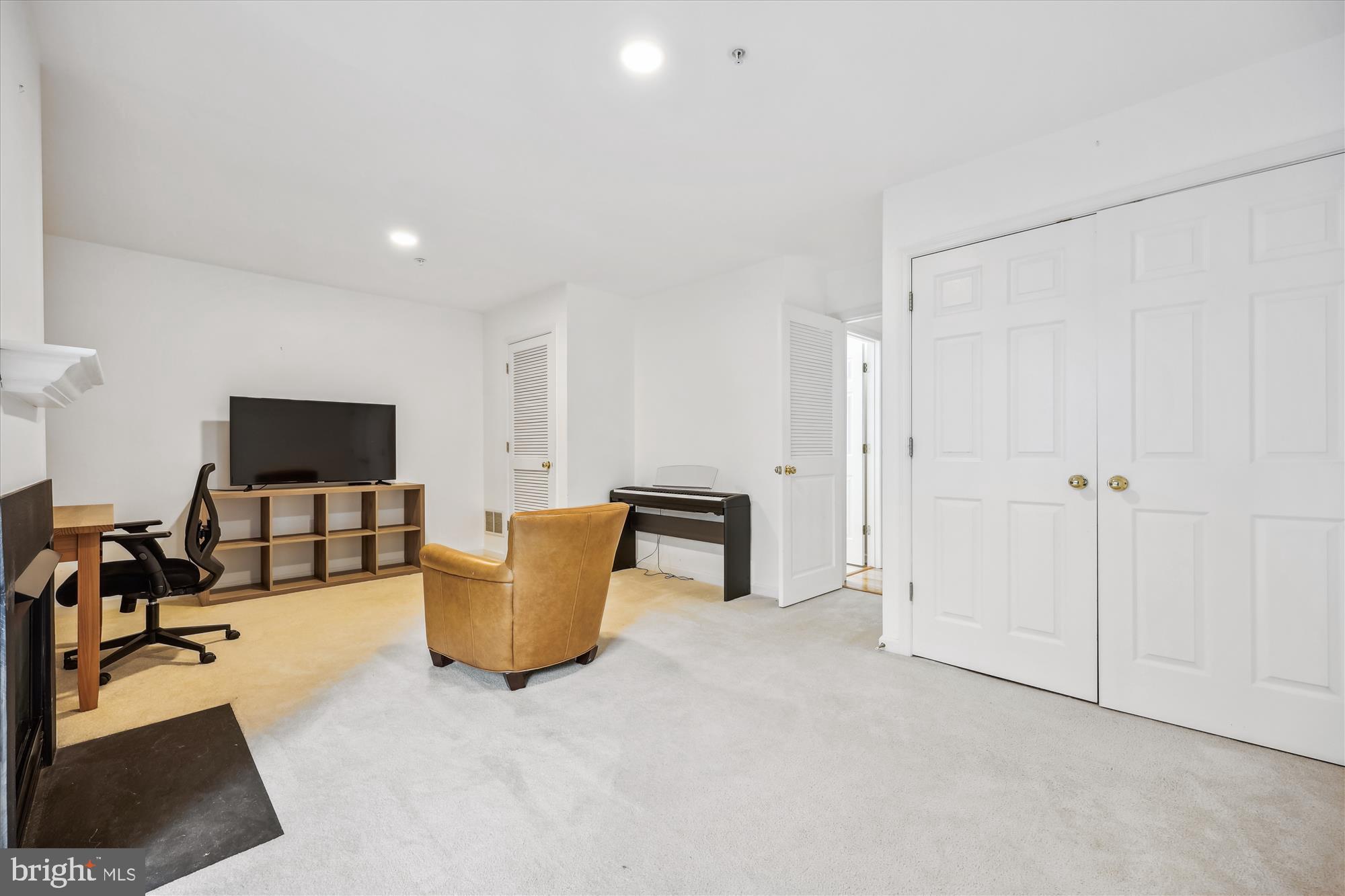 KINGSVIEW VILLAGE - Residential