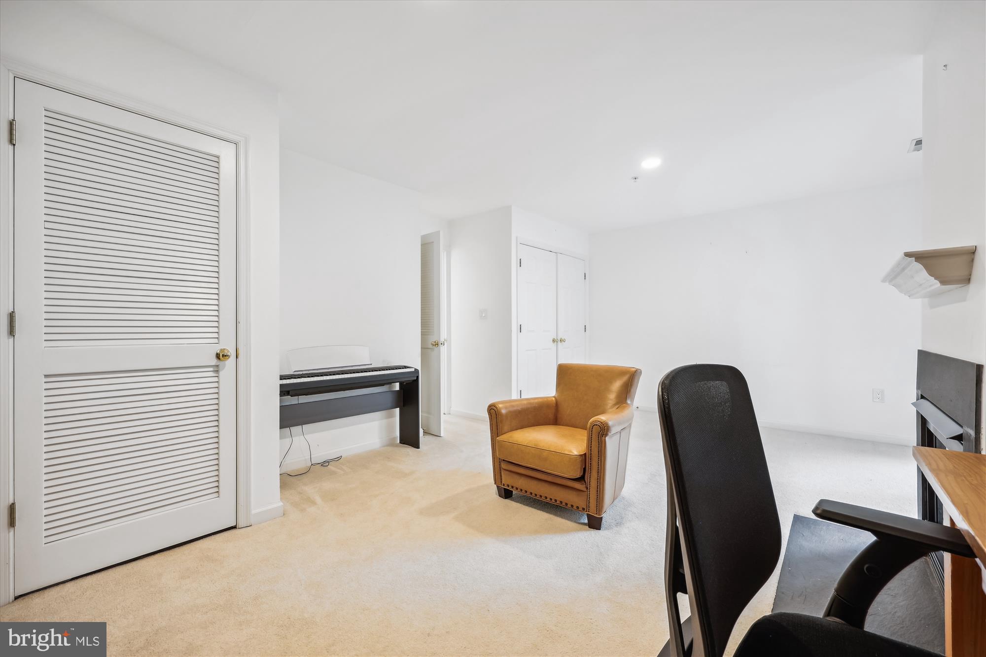 KINGSVIEW VILLAGE - Residential