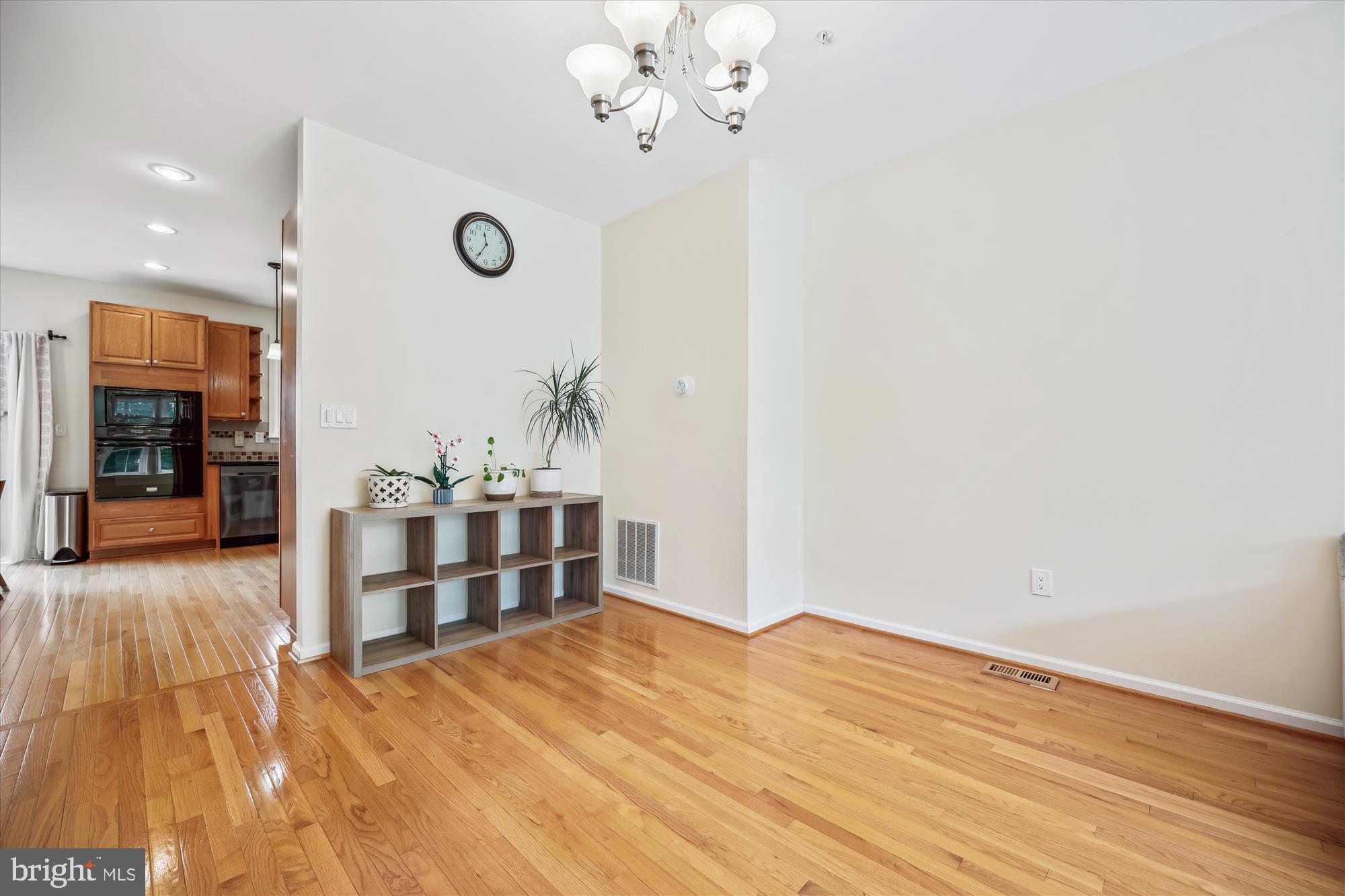 KINGSVIEW VILLAGE - Residential