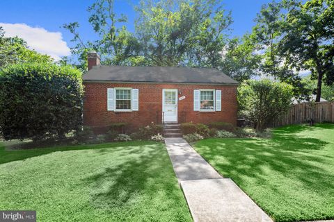 Photo of 10802 STELLA CT, KENSINGTON, MD 20895 (MLS # MDMC2101832)