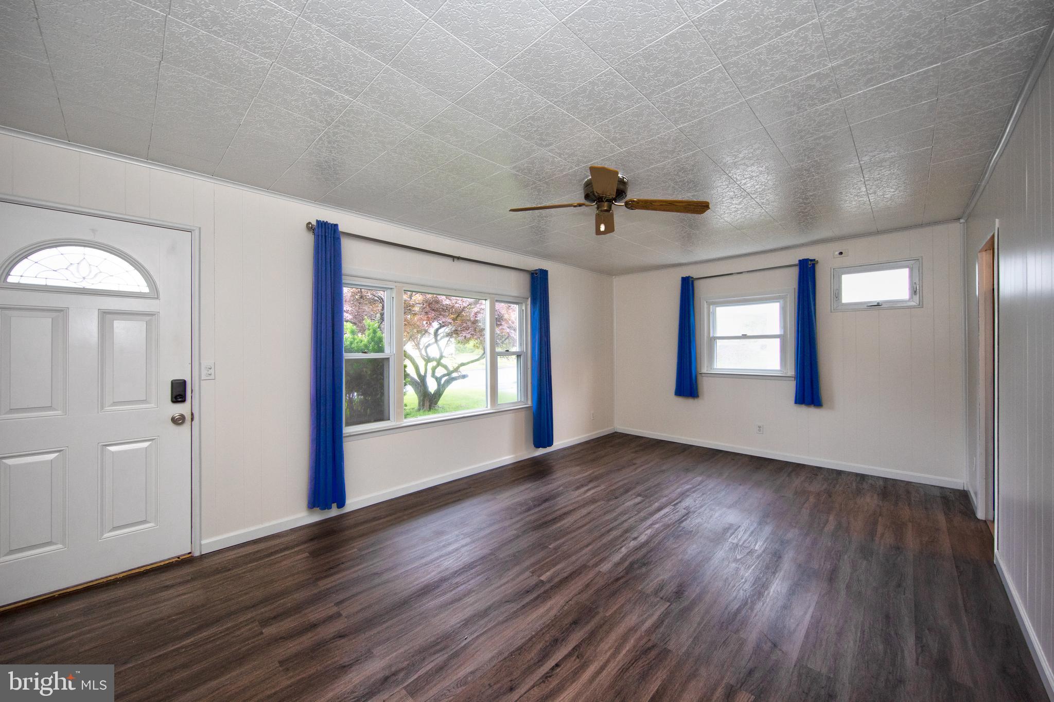 ROYAL ACRES - Residential