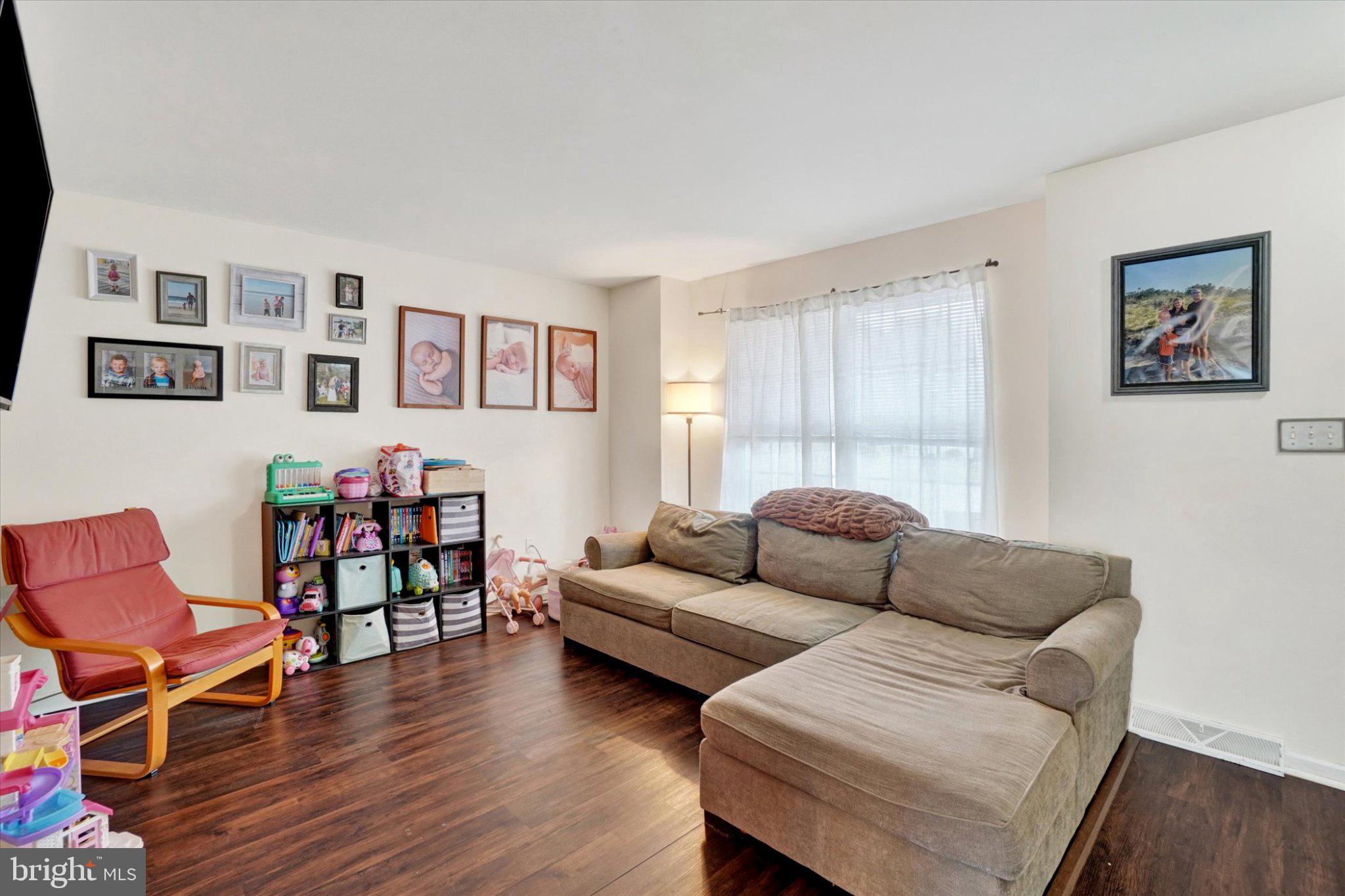 555 GLEN DRIVE
