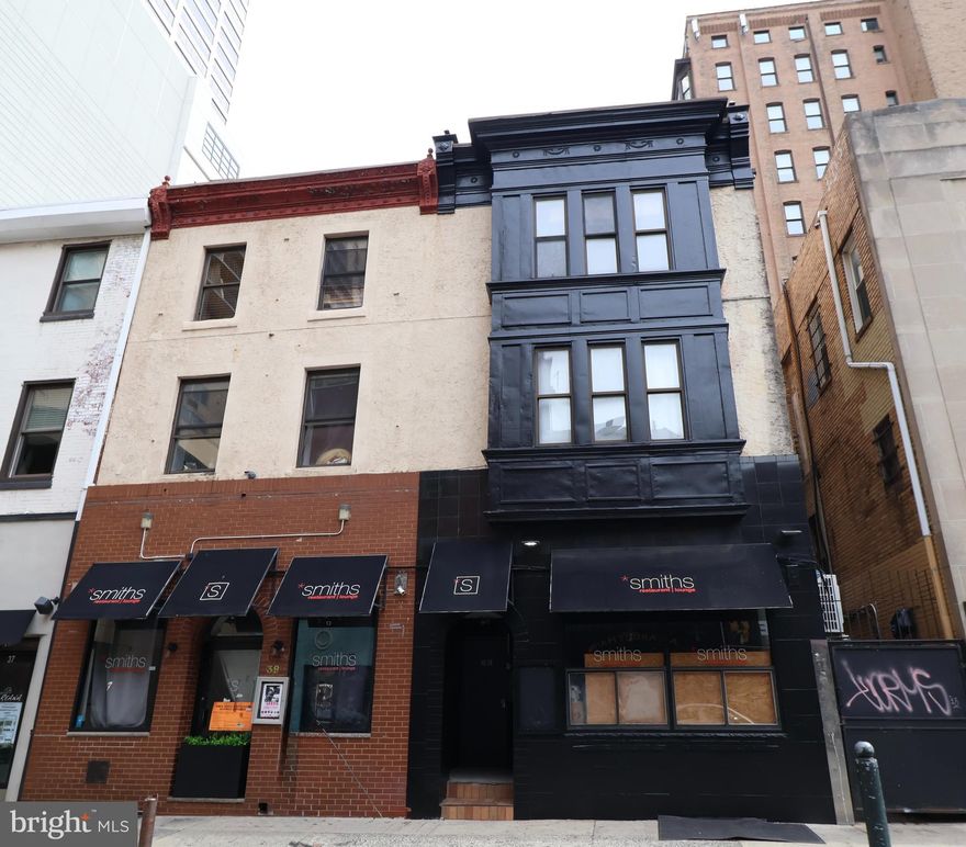 39–41 South 19th Street offers new ownership the ability to control a well-located, boutique asset in one of Philadelphia’s most coveted residential and retail submarkets. 

The Property benefits from a premier location just steps from Rittenhouse Square, providing residents with walkable access to boutique shopping, fitness studios, and vibrant nightlife. The asset also serves a strong tenant base of professionals, medical personnel, and graduate students given its proximity to Comcast Technology Center, Penn Medicine, Drexel University, and the University of Pennsylvania.