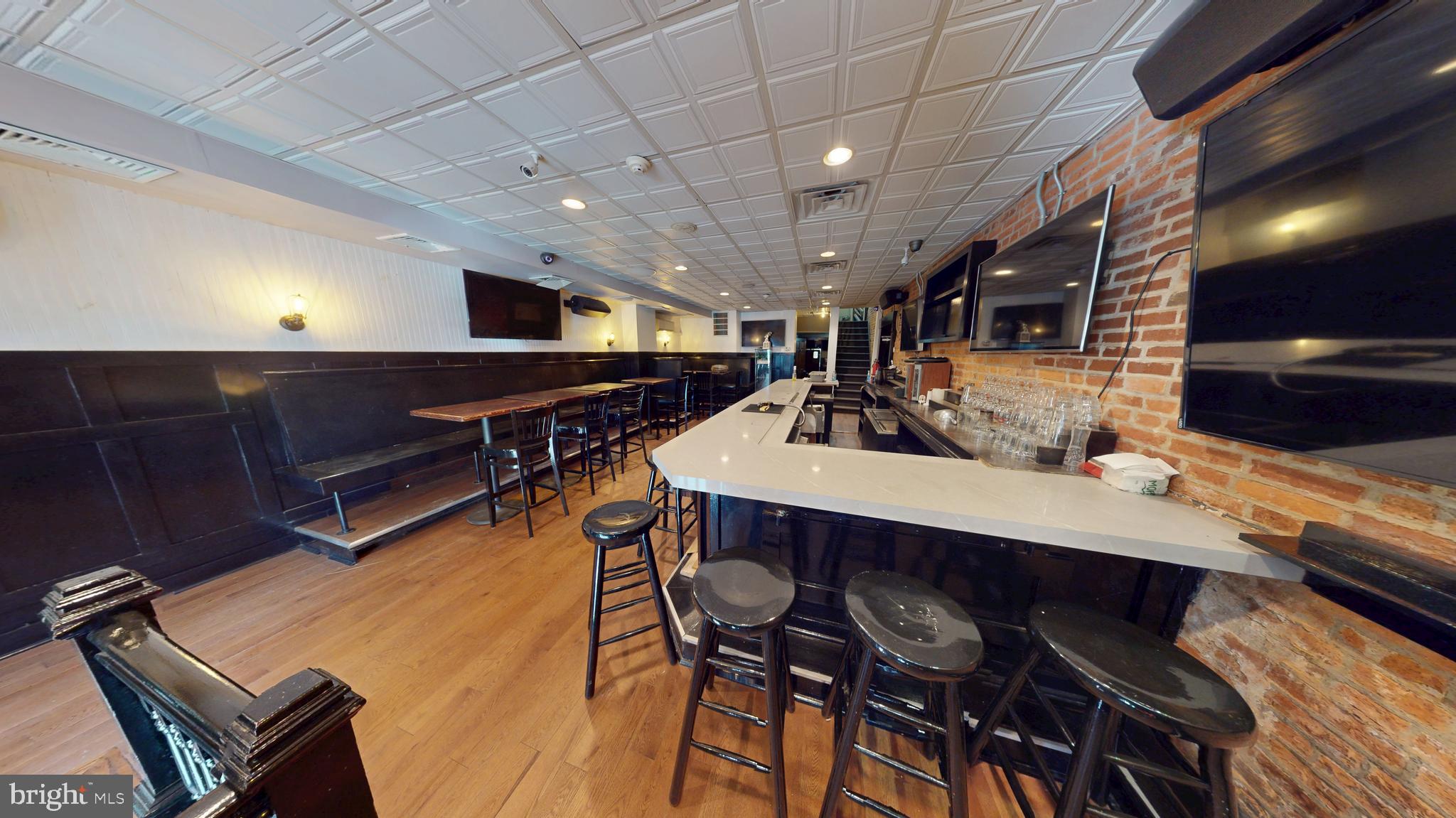 RITTENHOUSE SQUARE - Commercial Lease