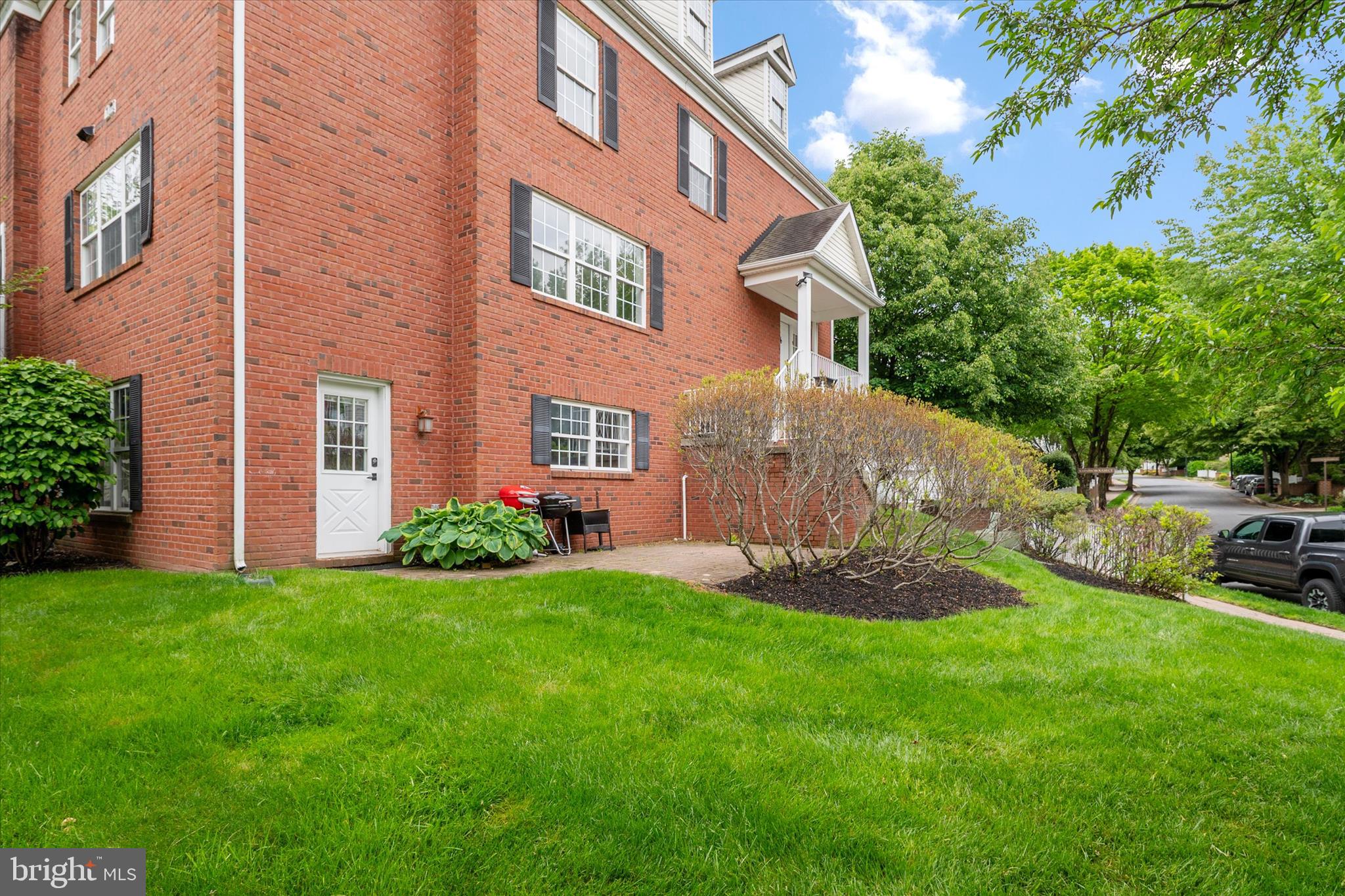 GOLDSBOROUGH MANOR - Residential