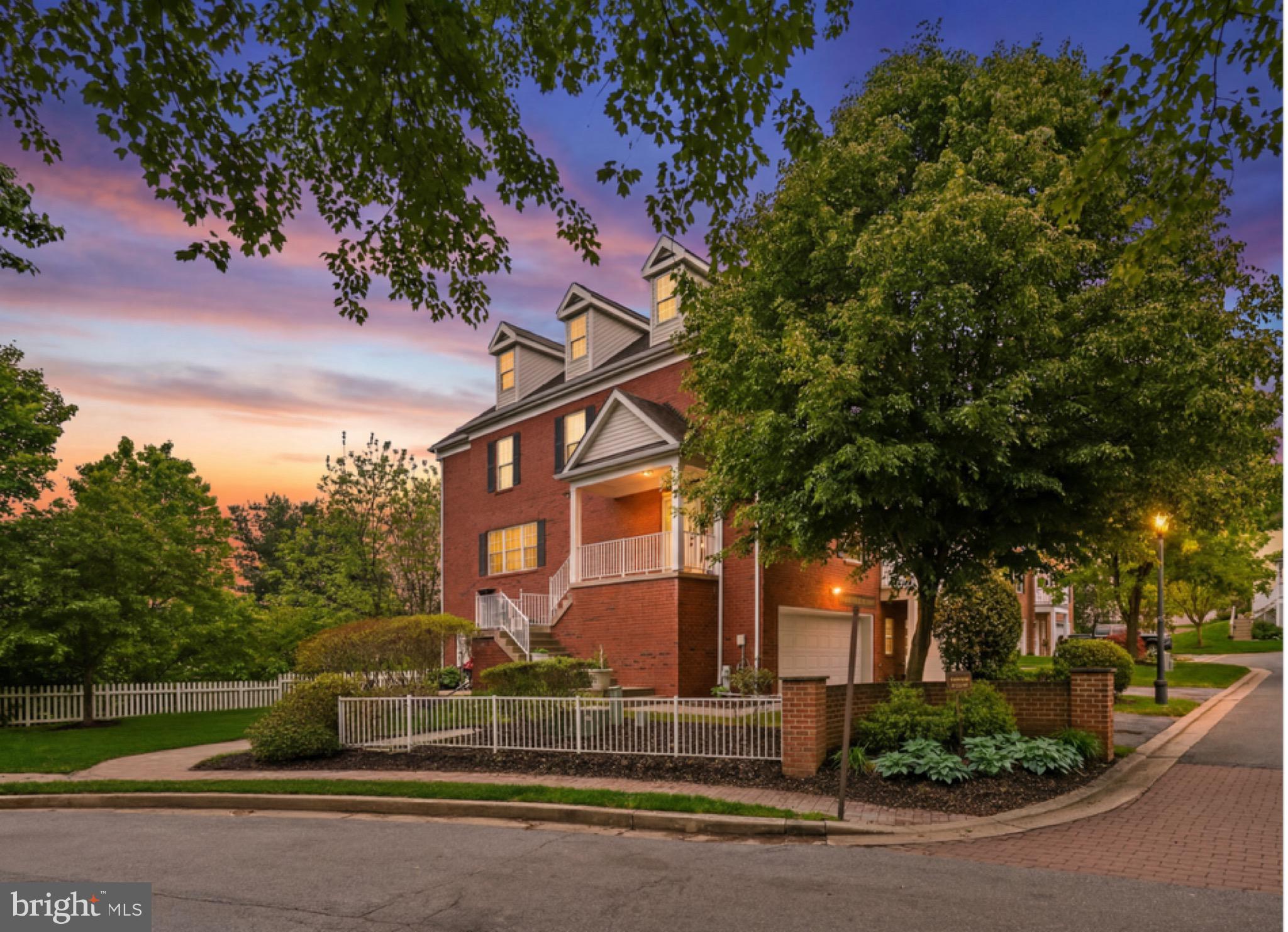 GOLDSBOROUGH MANOR - Residential