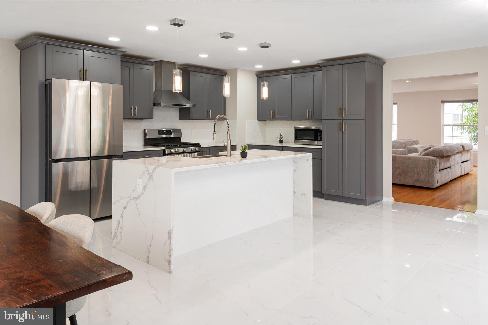 GOLDSBOROUGH MANOR - Residential