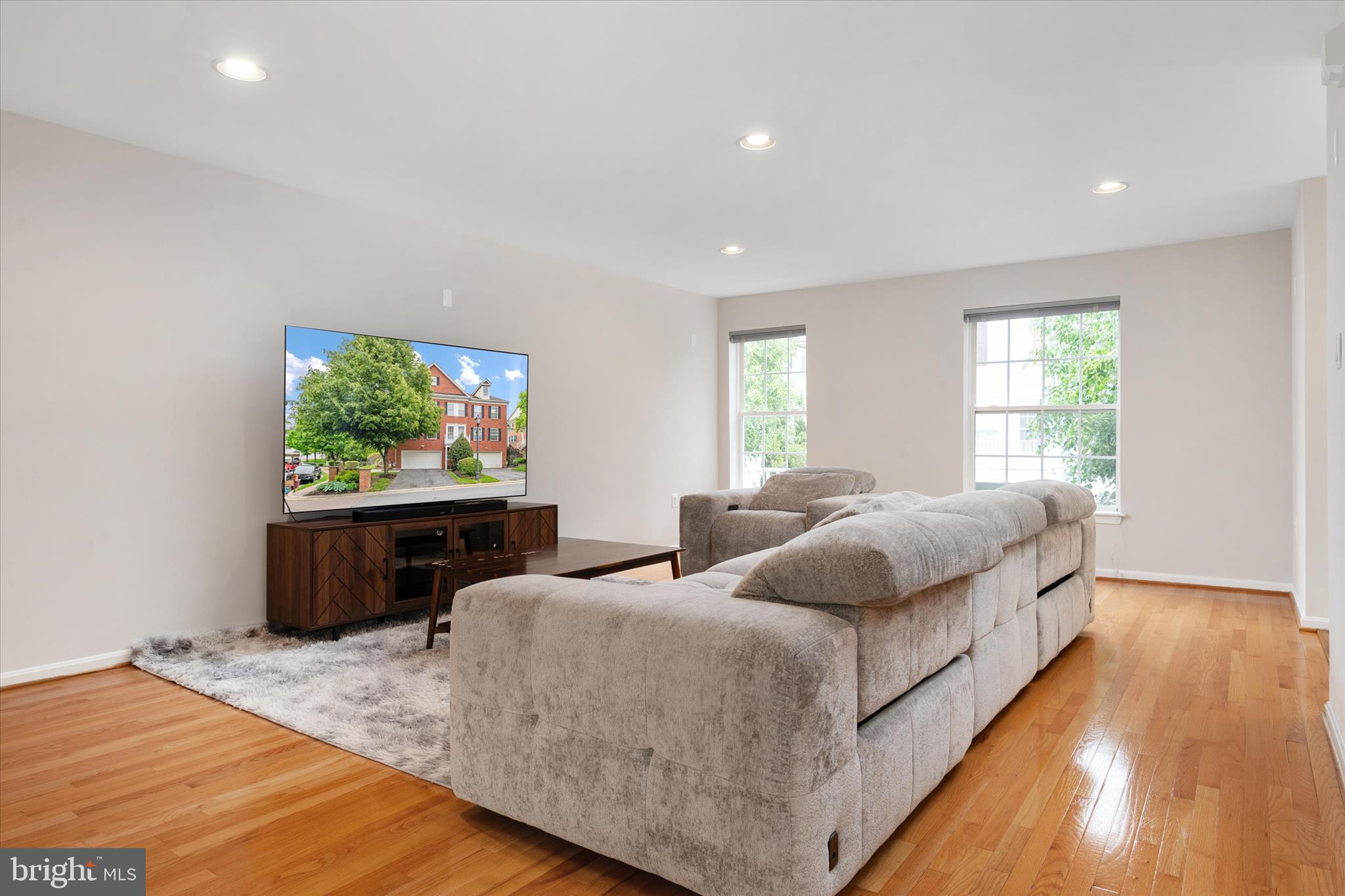 GOLDSBOROUGH MANOR - Residential