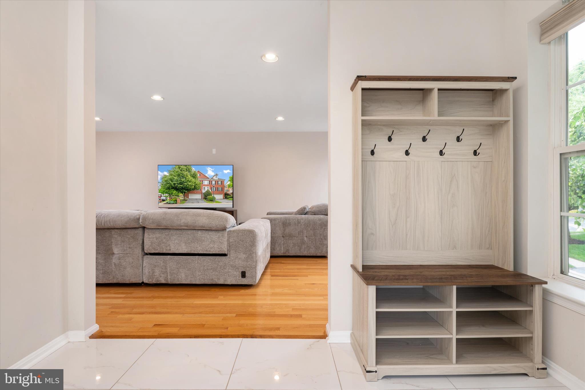 GOLDSBOROUGH MANOR - Residential