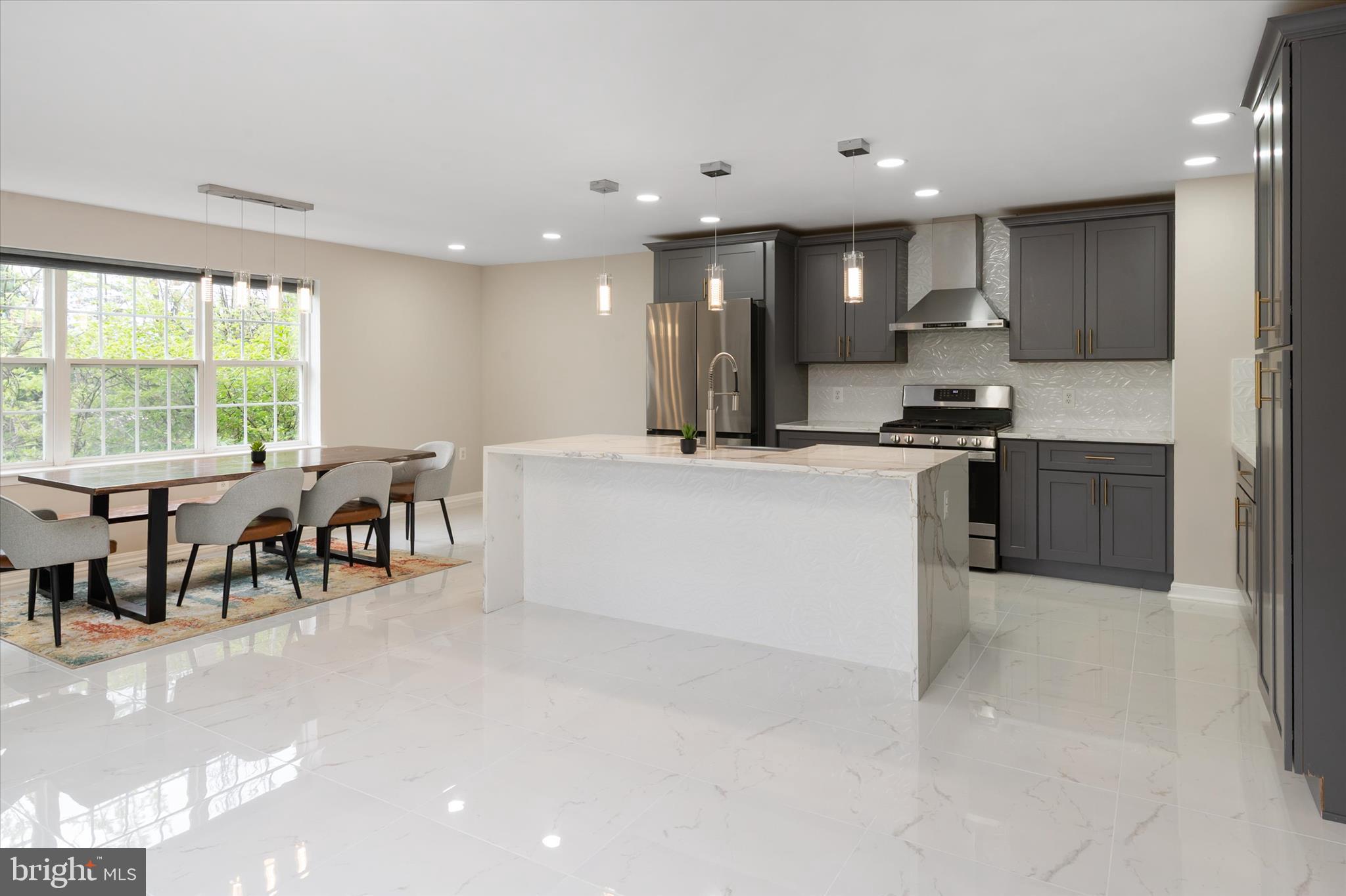 GOLDSBOROUGH MANOR - Residential
