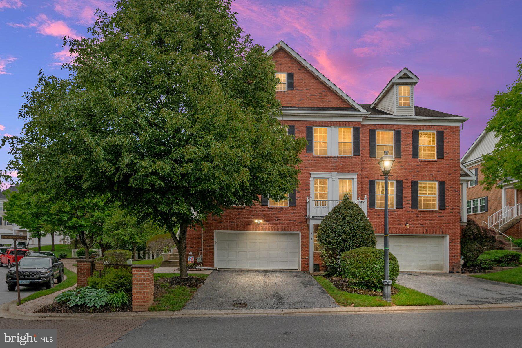 GOLDSBOROUGH MANOR - Residential