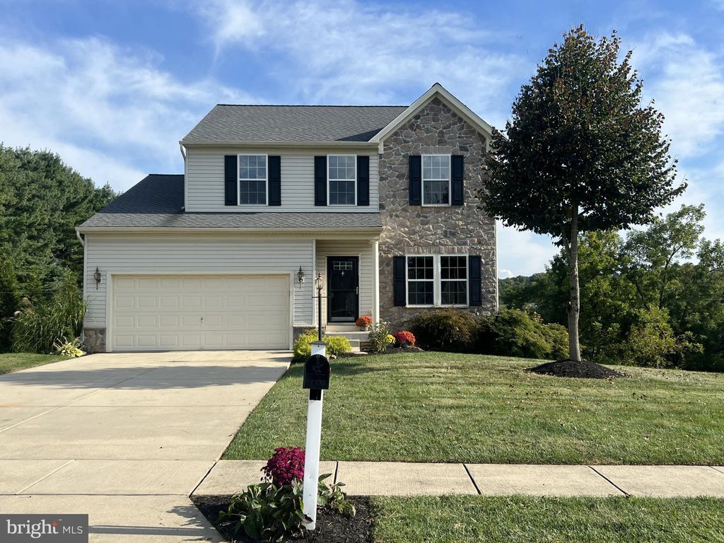 Photo of 671 Sunglow Drive, SHREWSBURY, PA 17361 (MLS # PAYK2090514)